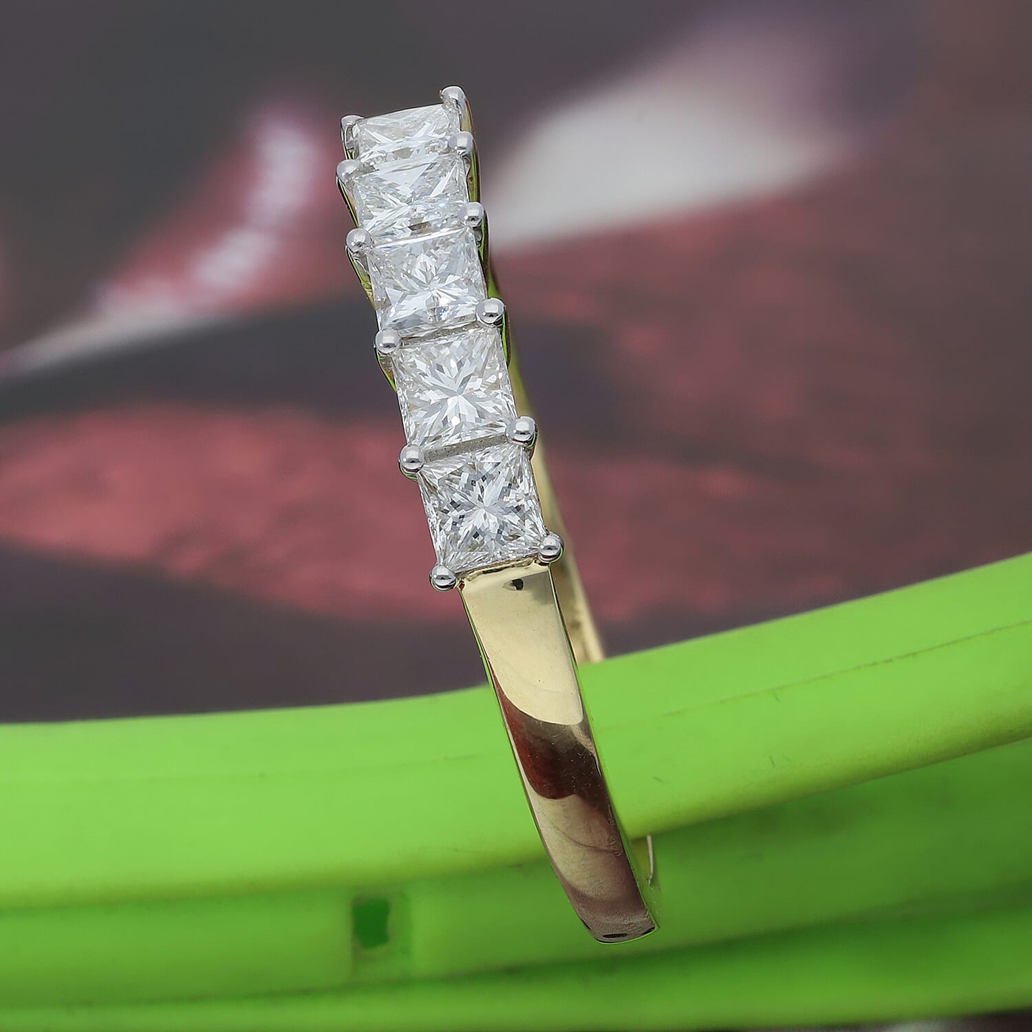 ILIANA 18K Yellow Gold IGI Certified Diamond (SI/G-H) 5-Stone Ring  1.00 Ct.