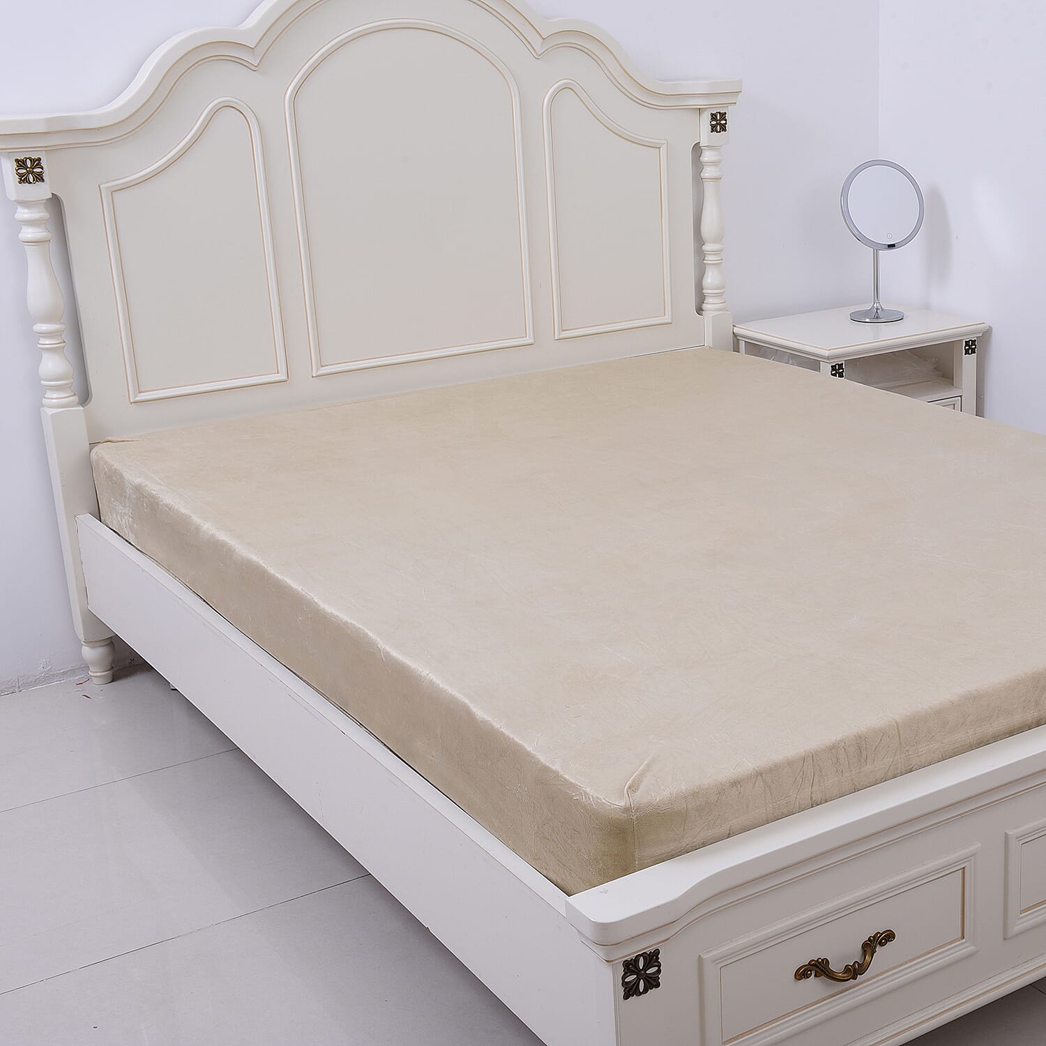 4 Piece Set White and Pink Floral Print Comforter, Fitted Sheet and 2 Pillow Covers