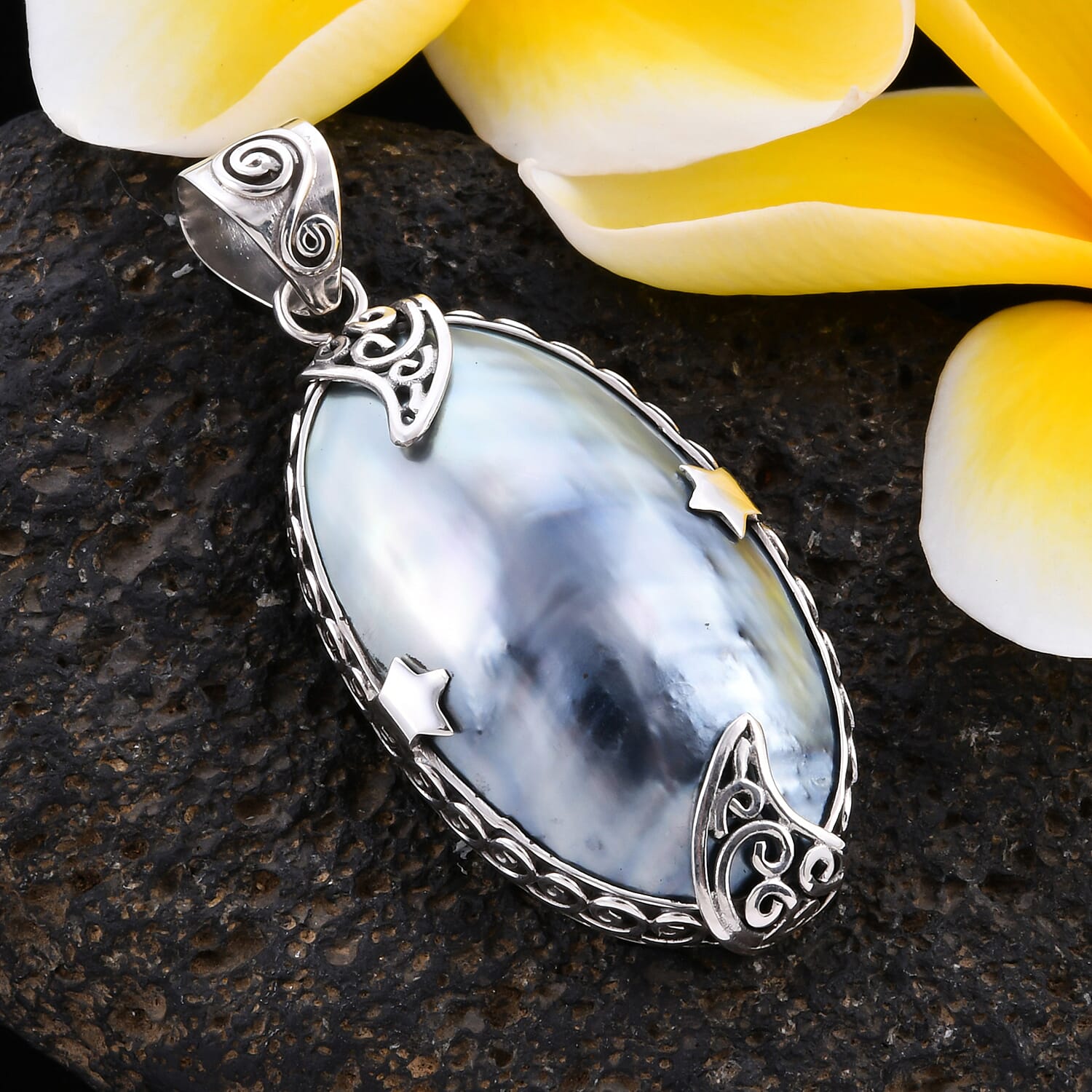 Royal Bali Collection - Blue Mabe Pearl Pendant in Sterling Silver, Silver wt 5.74 Gms