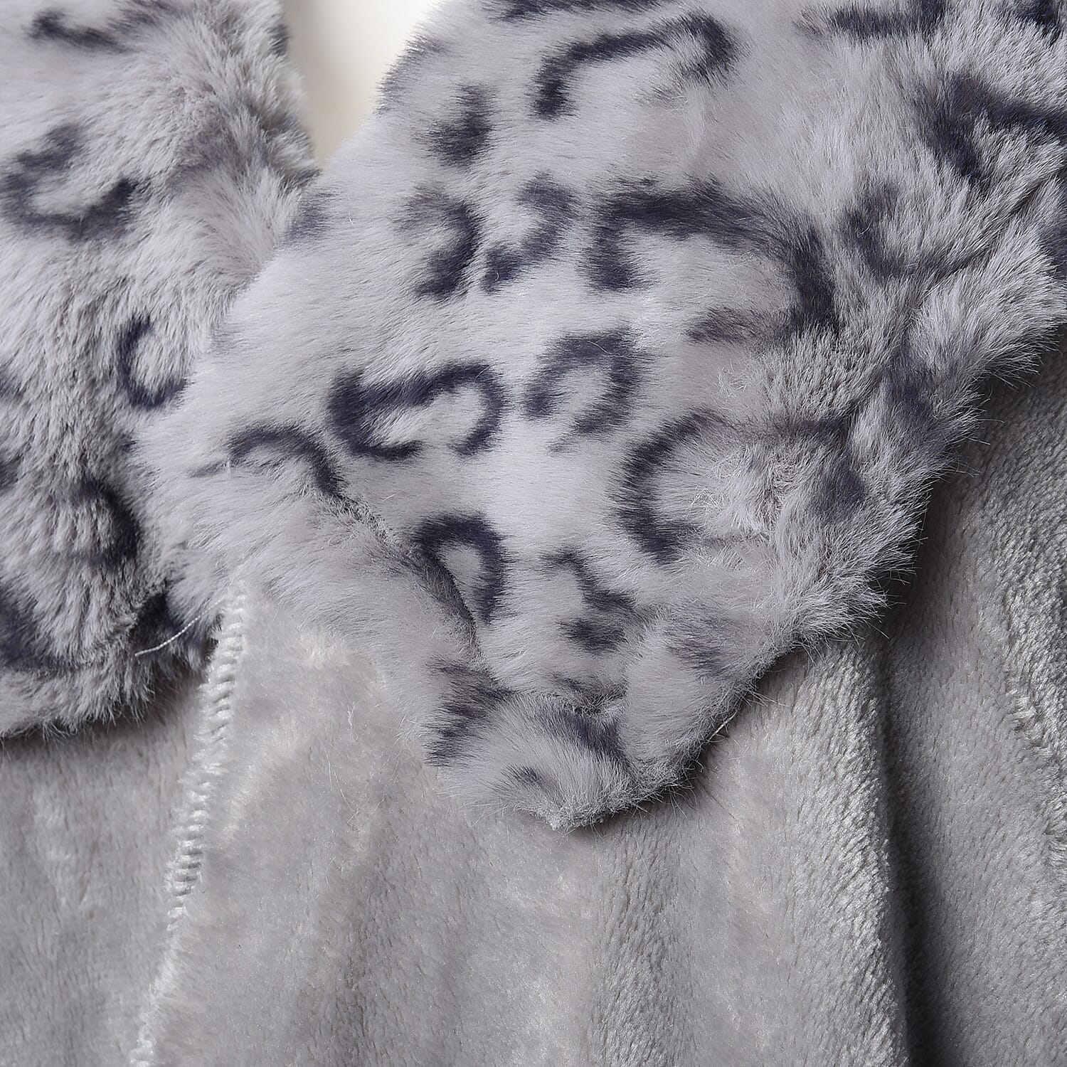 Faux Fur Coat with Leopard Print Collar and Cuffs (Size 140x100 Cm) - Grey