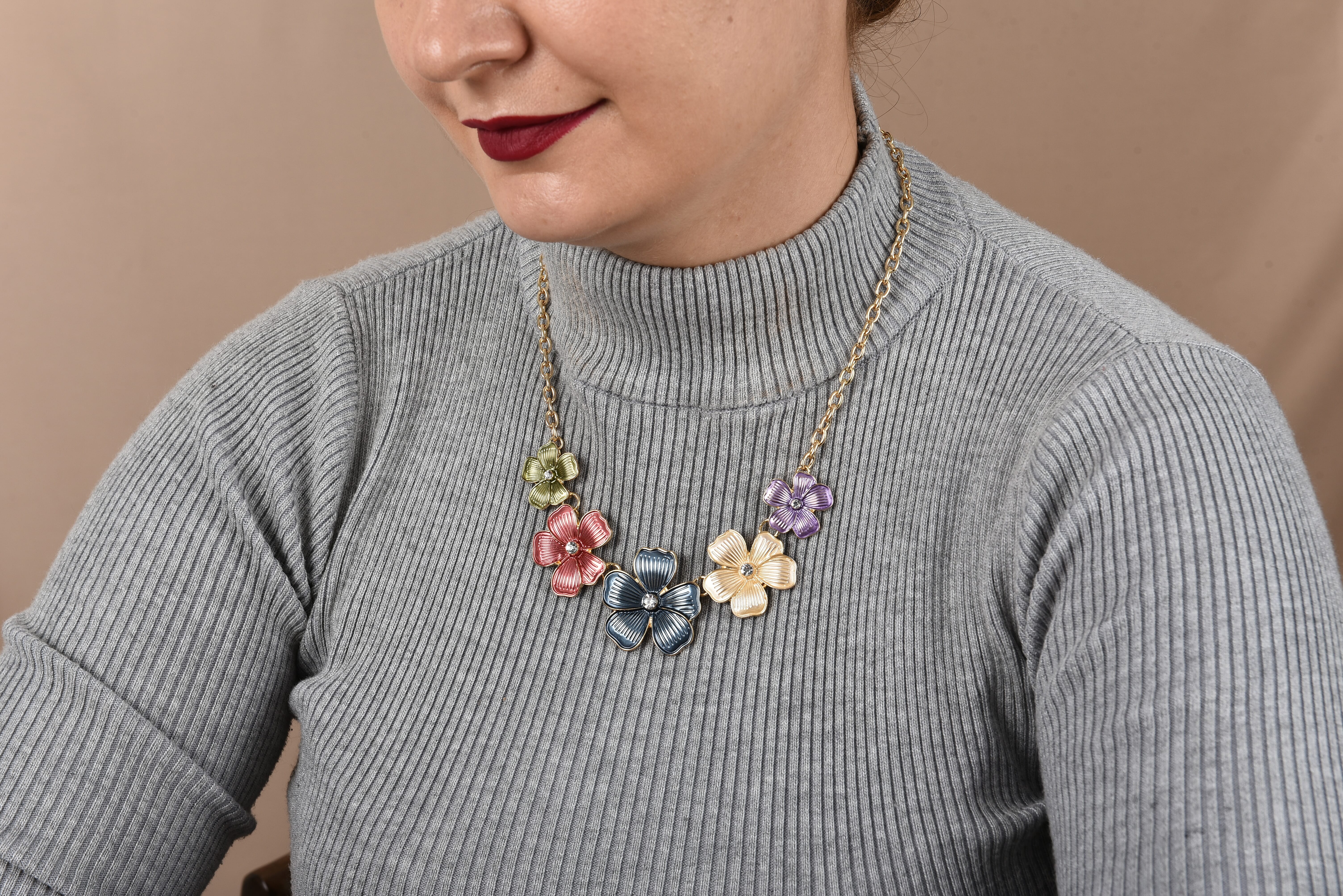 White Austrian Crystal Floral Necklace (Size 20 with 2 inch Extender) in Gold Tone