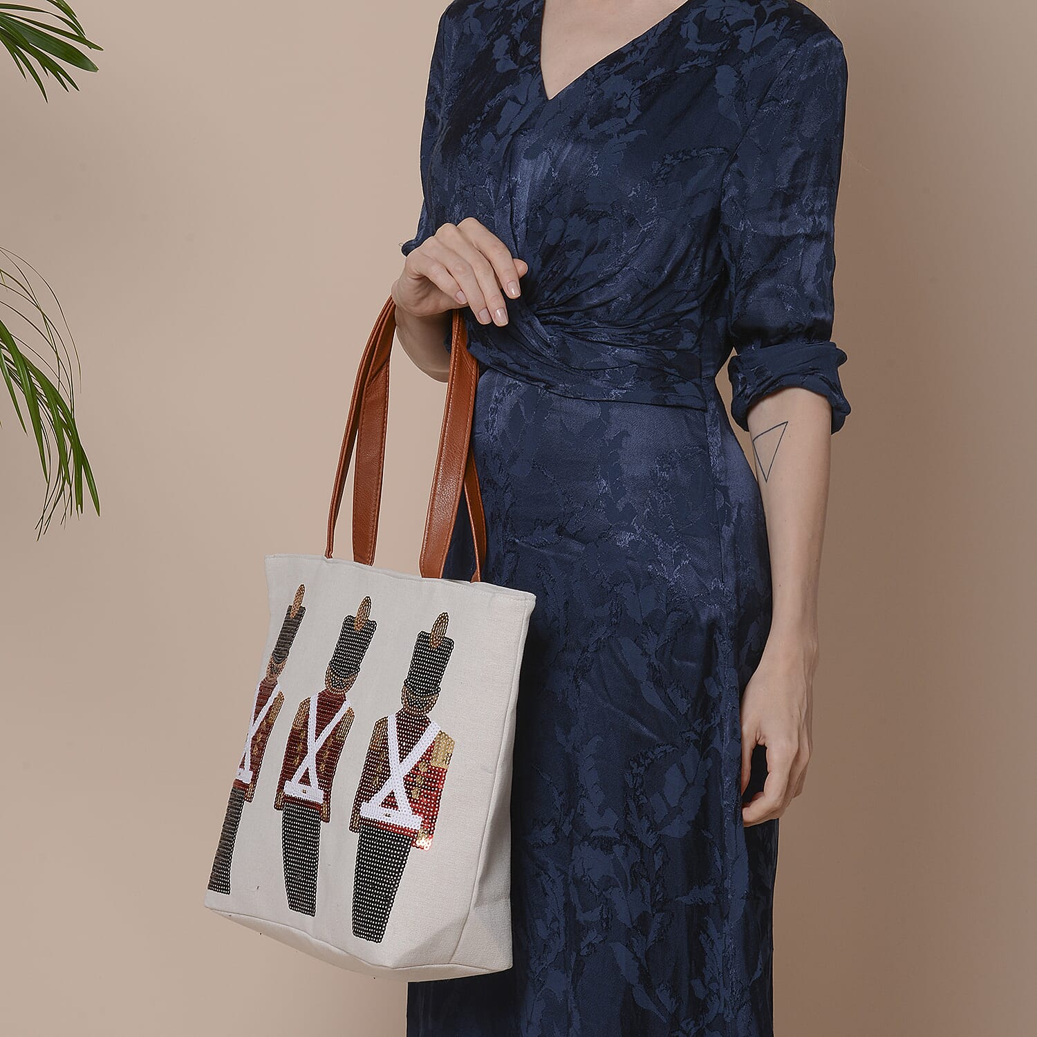 Three Soldiers Pattern Tote Bag with Zipper Closure (Size 32x10.5x35 Cm) - White