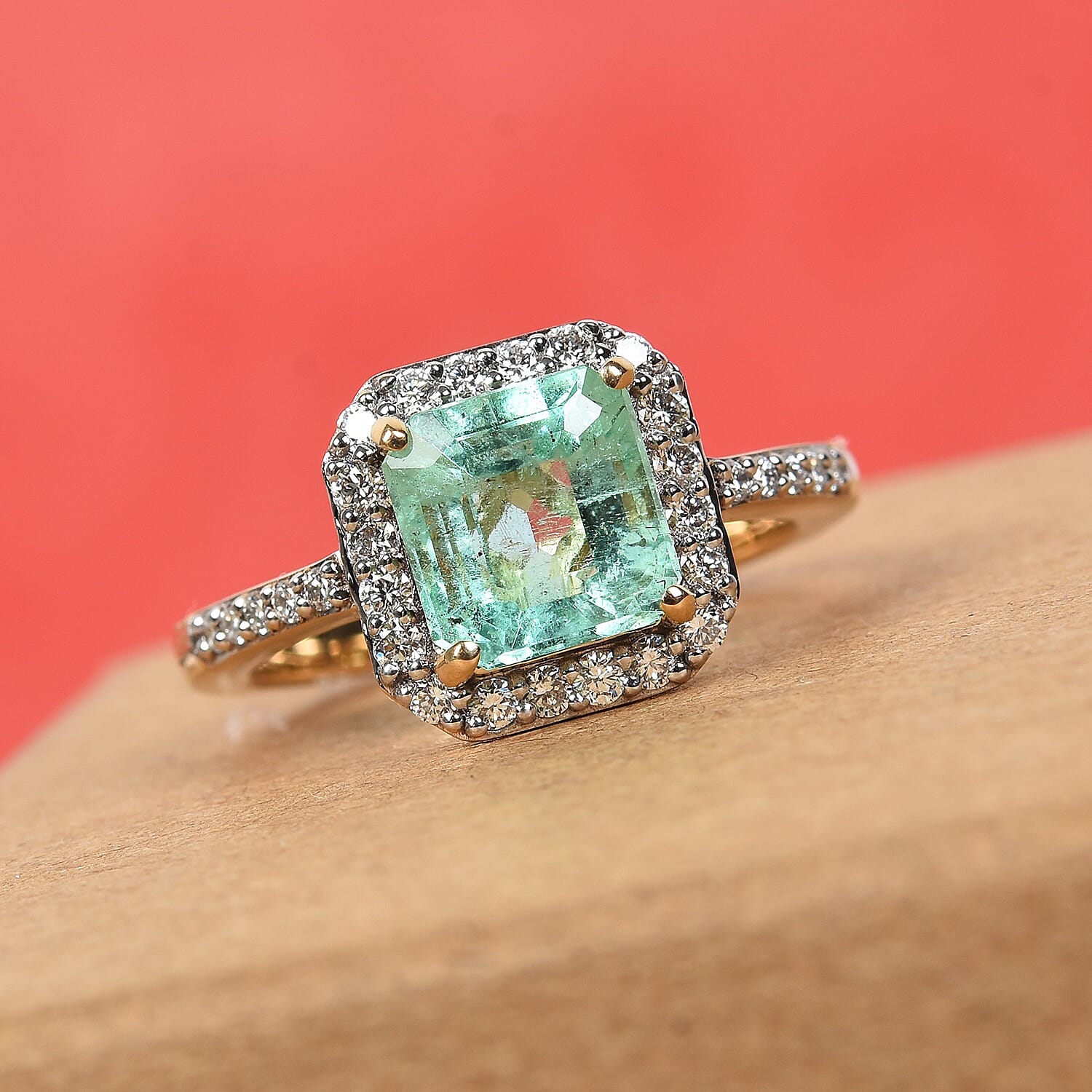 ILIANA 18K Yellow Gold Boyaca Colombian Emerald  3A and Diamond (GH-SI ) Ring 2.40 Ct, Gold wt. 5.11 Gms
