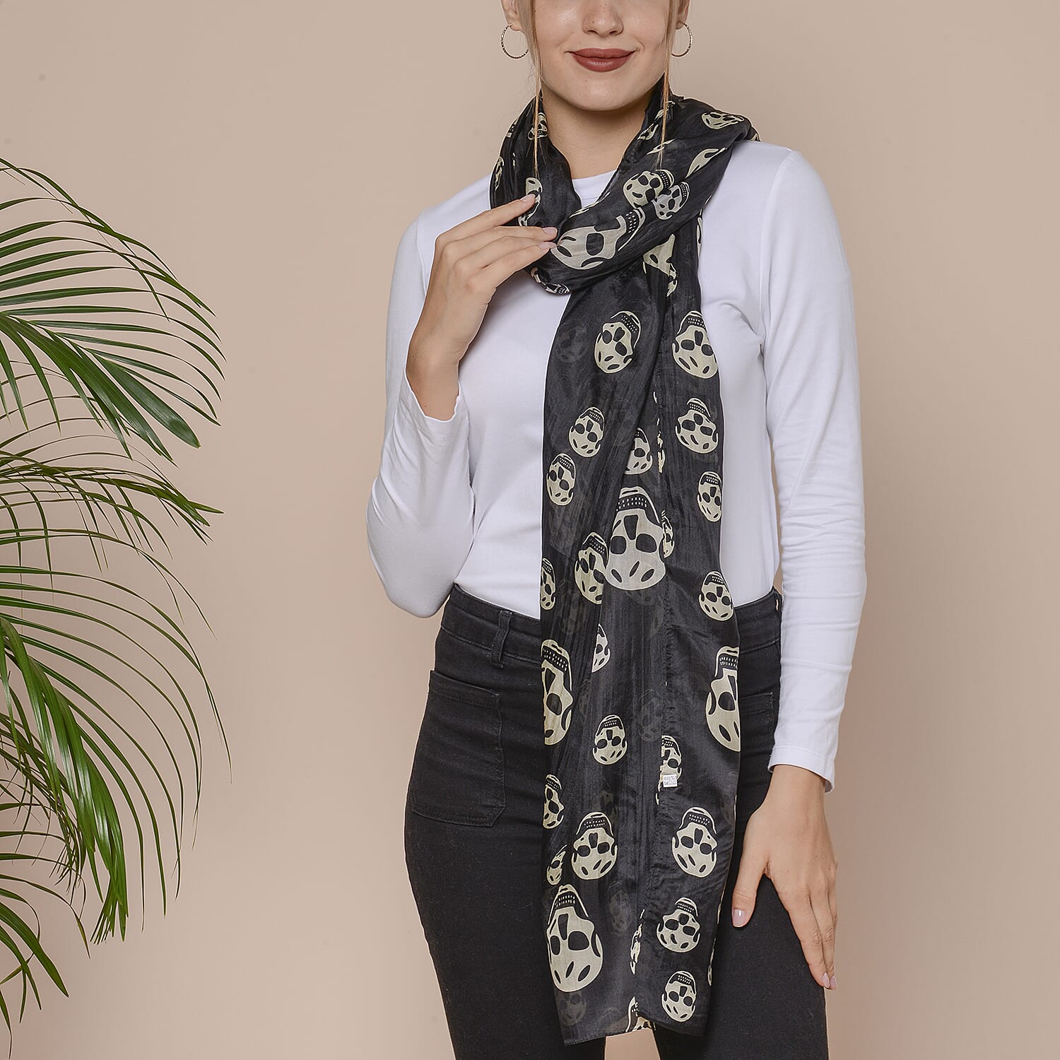 Black Skull Pattern 100% Mulberry Silk Scarf (Size 175x110 Cm)