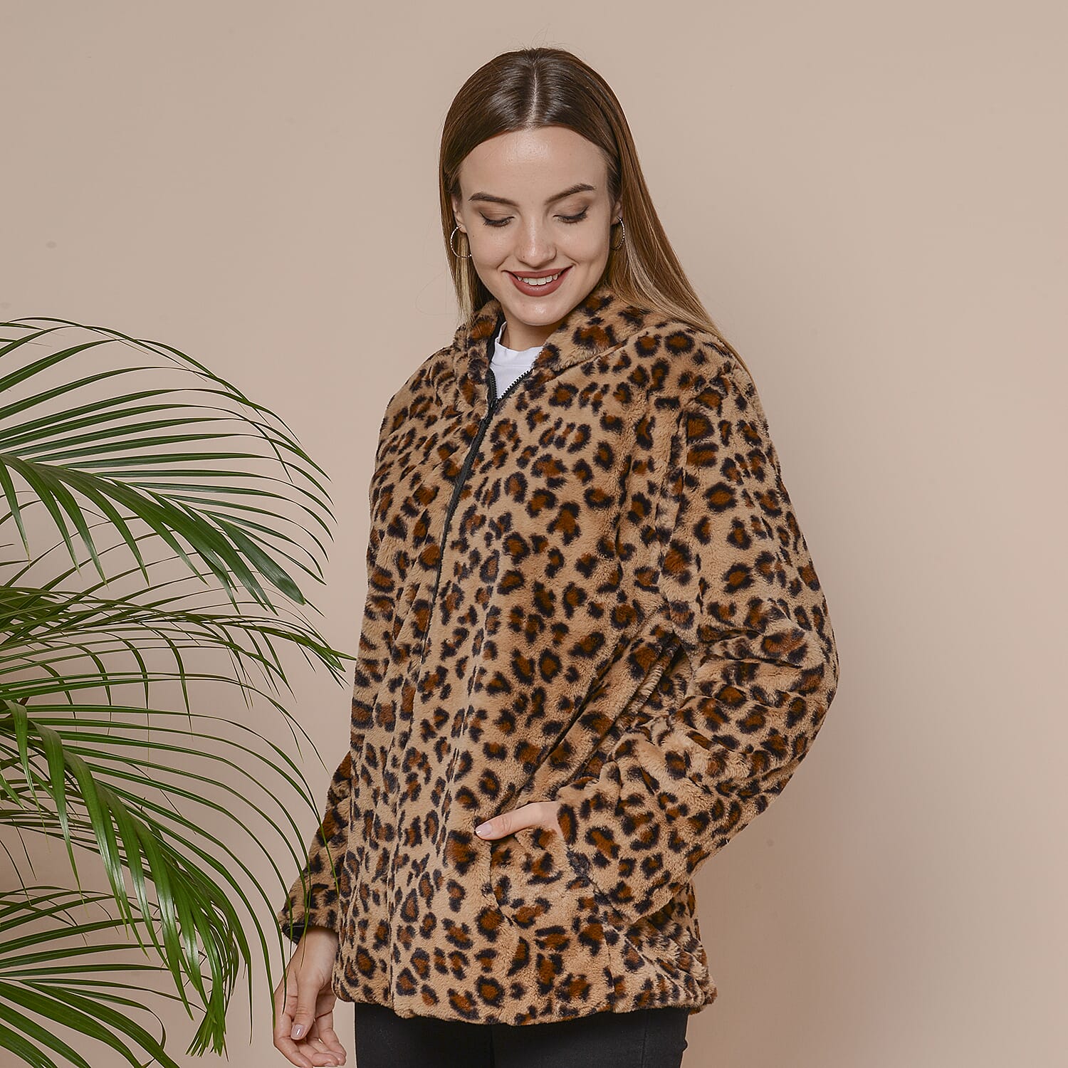 Leopard Pattern Faux Fur Coat with Two Pockets and Zipper Closure (Size S; 55x70cm) - Brown