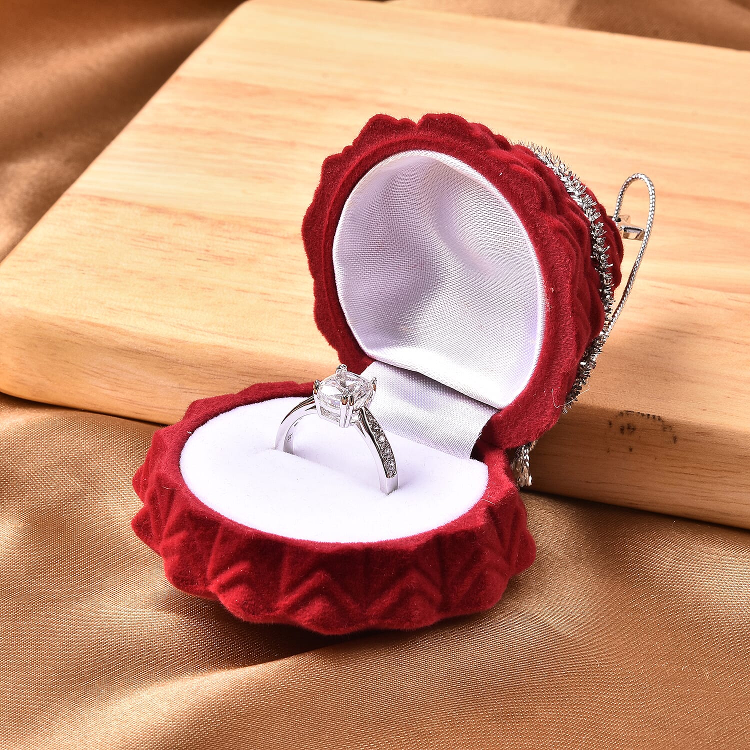 Set of 2 - Star Christmas Tree Velvet Ring Box in Red and Green Colour (Size 6x4cm)