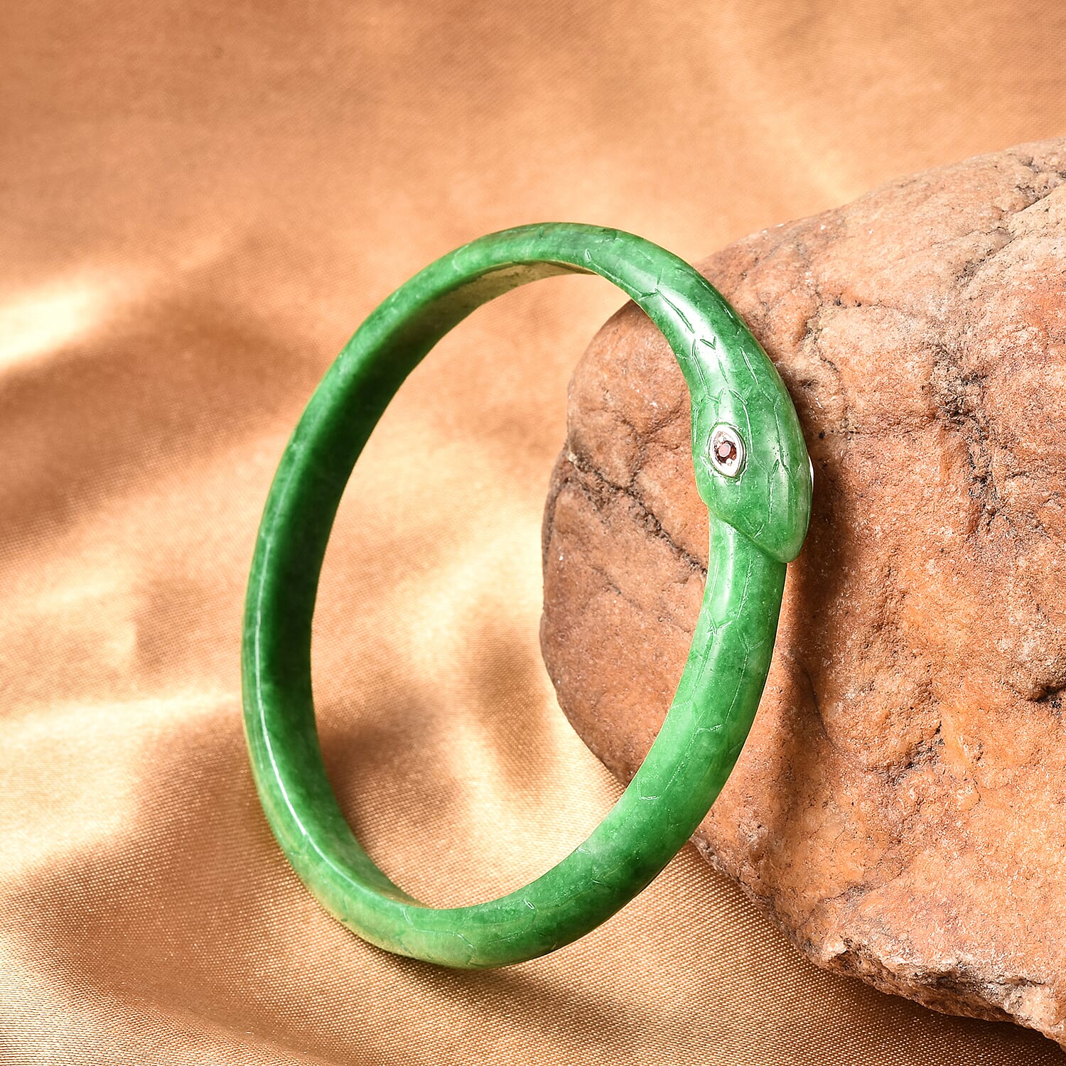 Carved Green Jade and Mozambique Garnet Snake Bangle (Size 7.5) in Rhodium Overlay Sterling Silver 108.85 Ct.