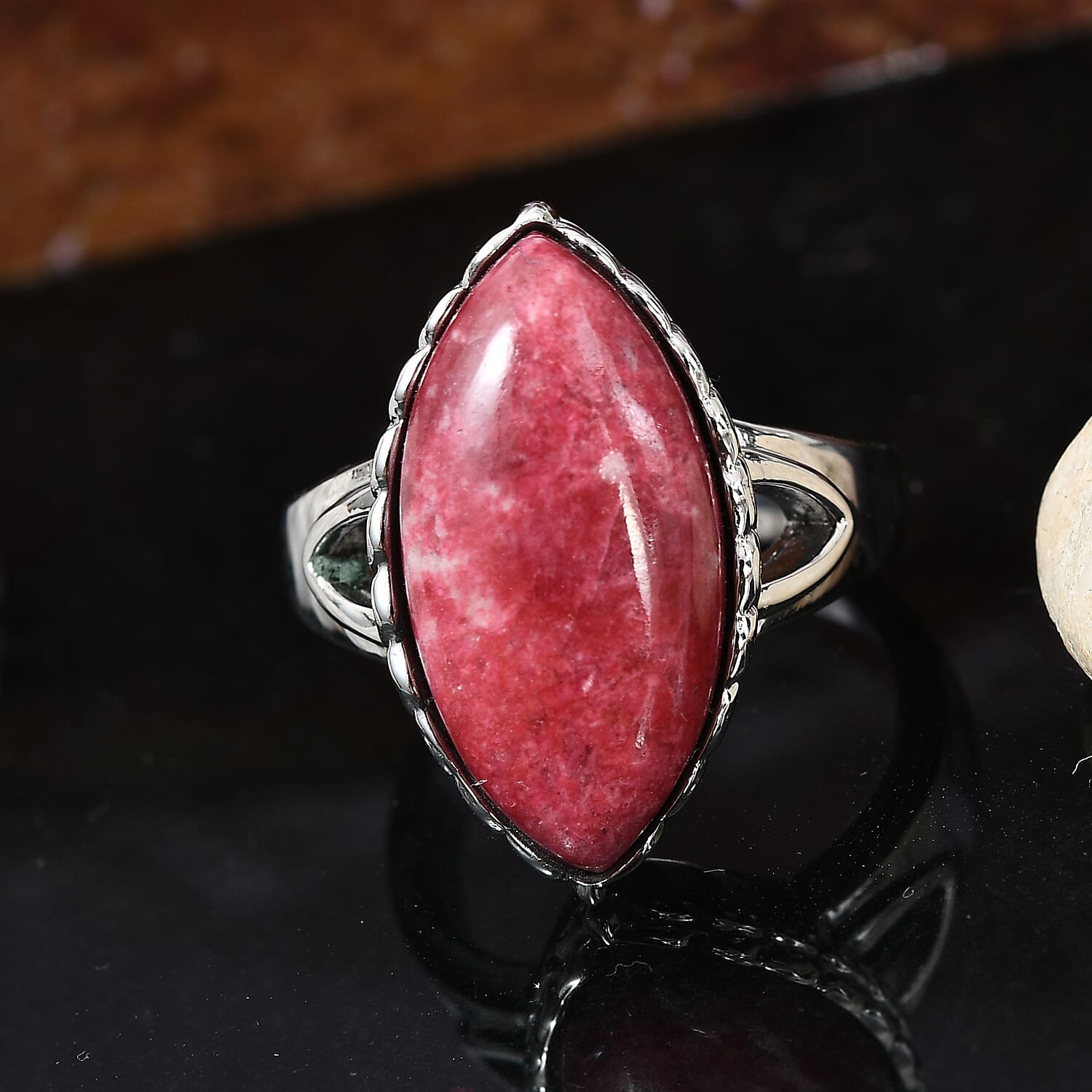 Norwegian Thulite Solitaire Ring in top Sterling Silver (Size 9.0) 19.50 ctw