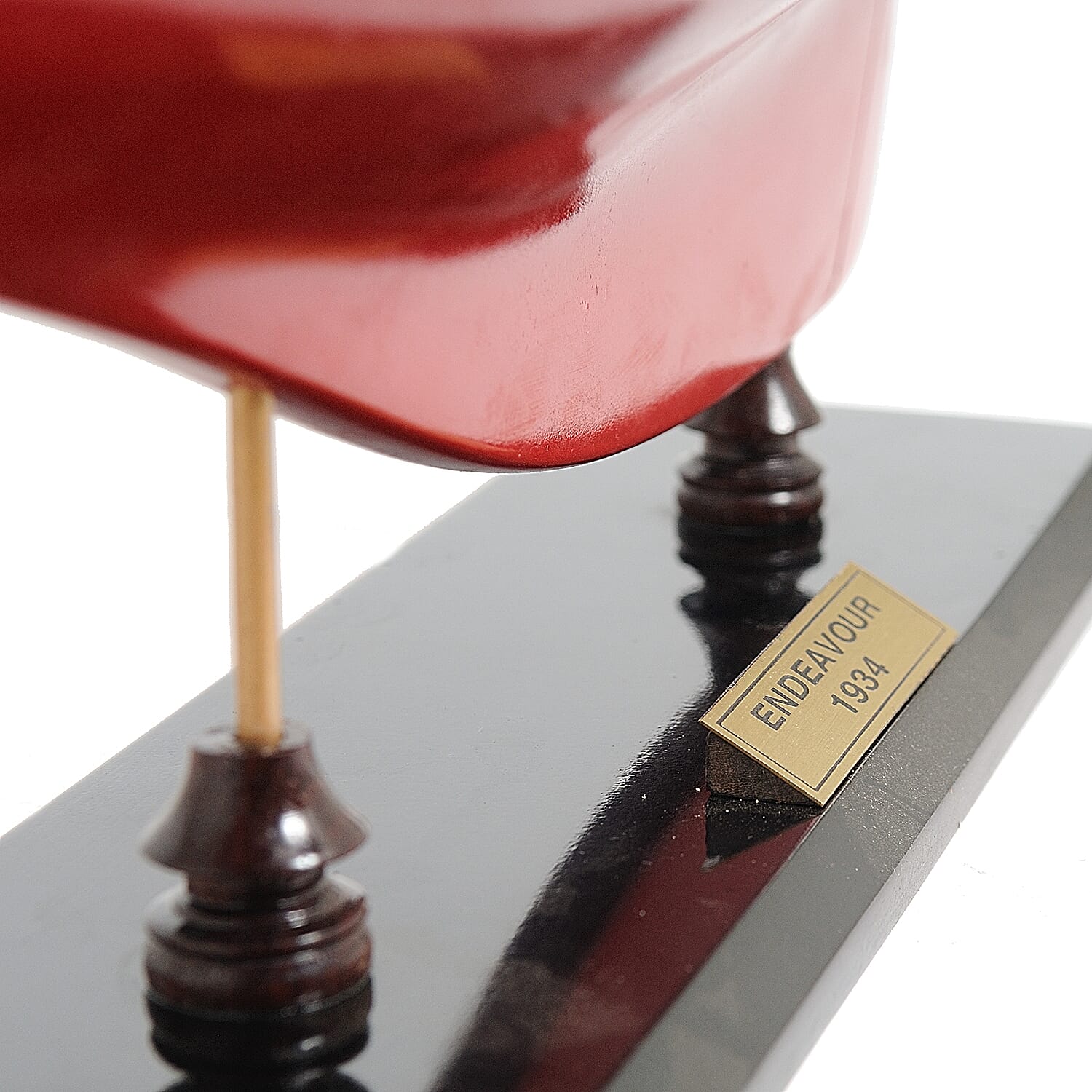 Decorative The Endeavour 1934 Sailboat Model in Red Cedar -  Red and White (Size 61x11.4x80 cm)