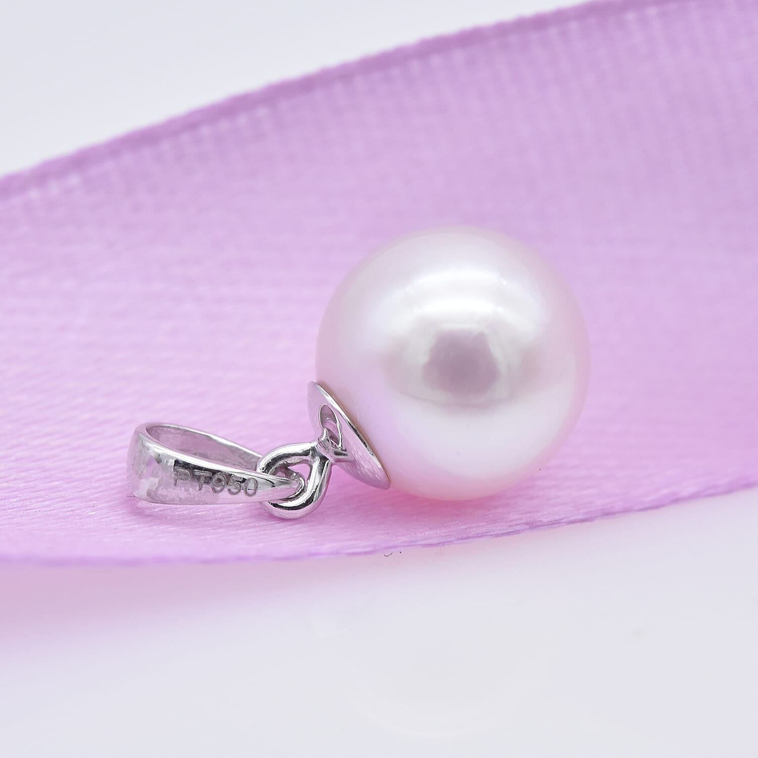 RHAPSODY 950 Platinum Japanese Akoya Pearl Ball Pendant