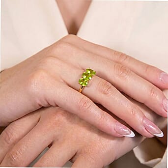 https://tjcuk.sirv.com/Products/38/2/3821658/Hebei-Peridot-Trilogy-Ring-in-18K-Vermeil-Yellow-Gold-Over-Sterling-Si_3821658_1.jpg?w=342&h=342