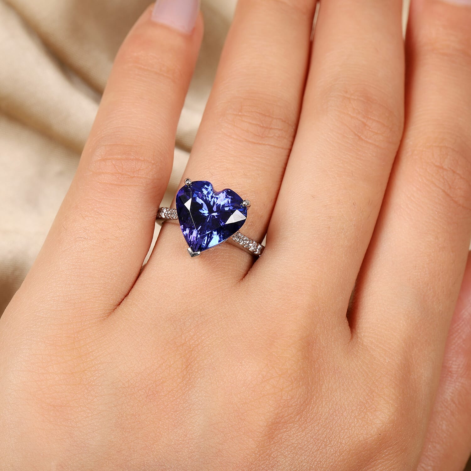 RHAPSODY 950 Platinum AAAA Tanzanite and Diamond (VS-E-F) Ring 8.13 Ct, Platinum wt 7.62 Gms