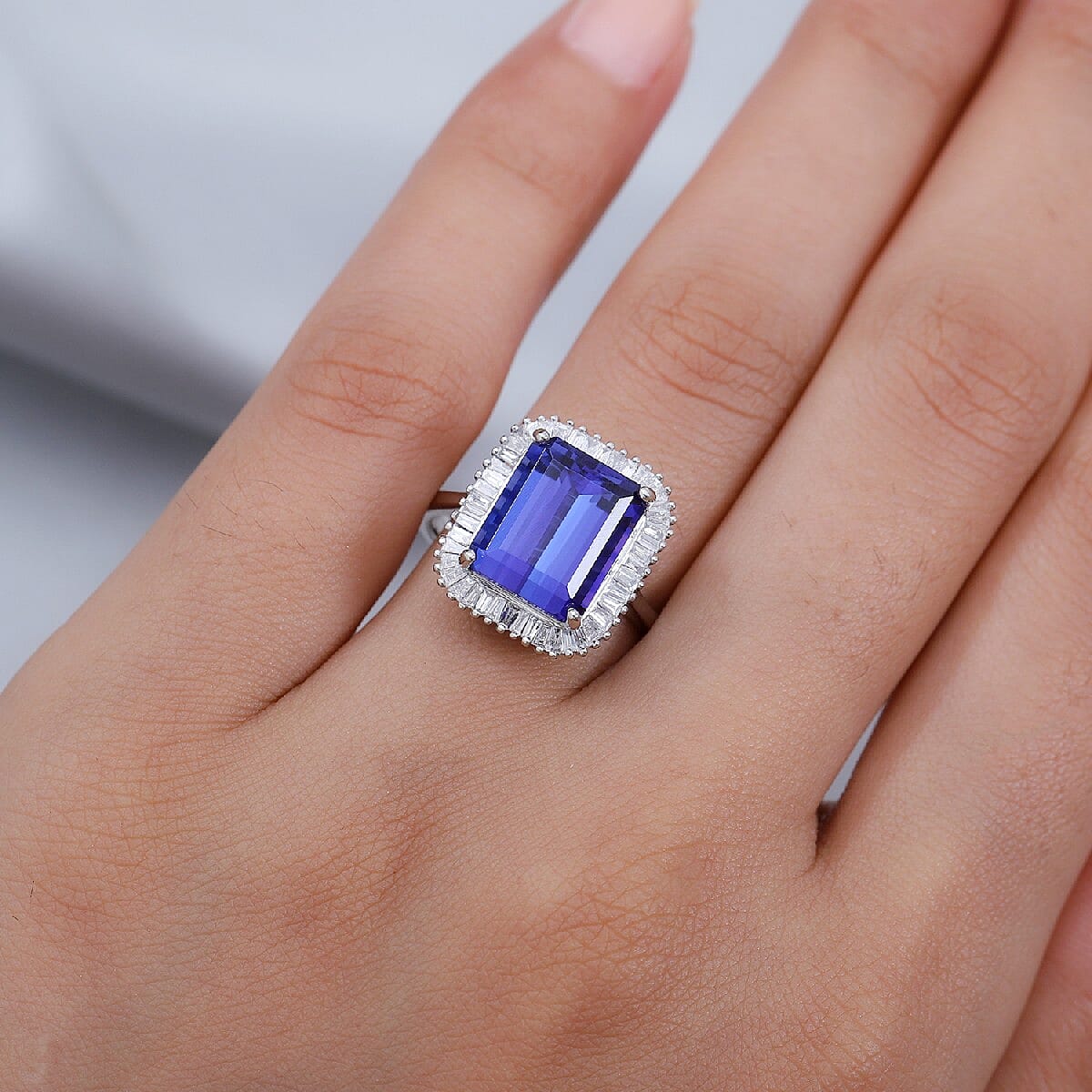 RHAPSODY 950 Platinum AAAA Tanzanite and Diamond (VS-E-F) Ring 7.45 Ct, Platinum wt 7.16 Gms