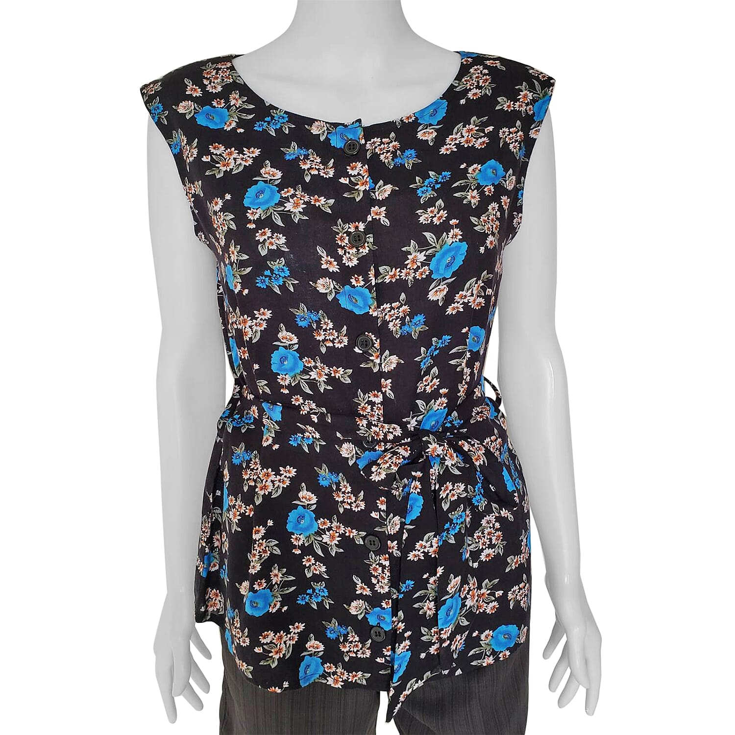 Printed ladies top made in rayon. Rayon is a fabric made of semi-synthetic fiber. This makes it a soft and comfortable fabric. 