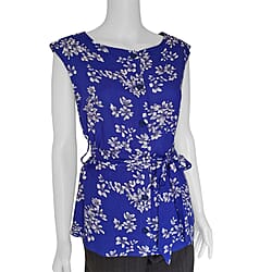 Printed ladies top made in rayon. Rayon is a fabric made of semi-synthetic fiber. This makes it a soft and comfortable fabric. 