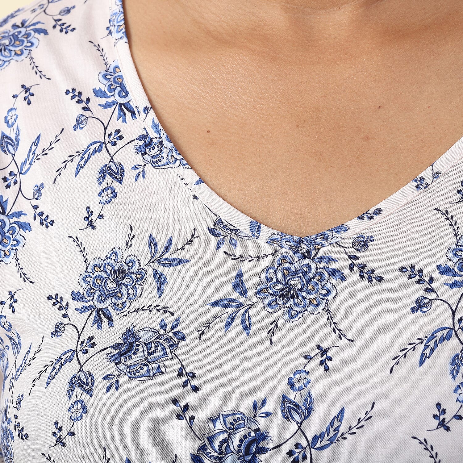 JOVIE 100% Cotton V Neck Short Sleeved Dot Pattern Jersey Print Top (Size S / 8-10) - Black & White