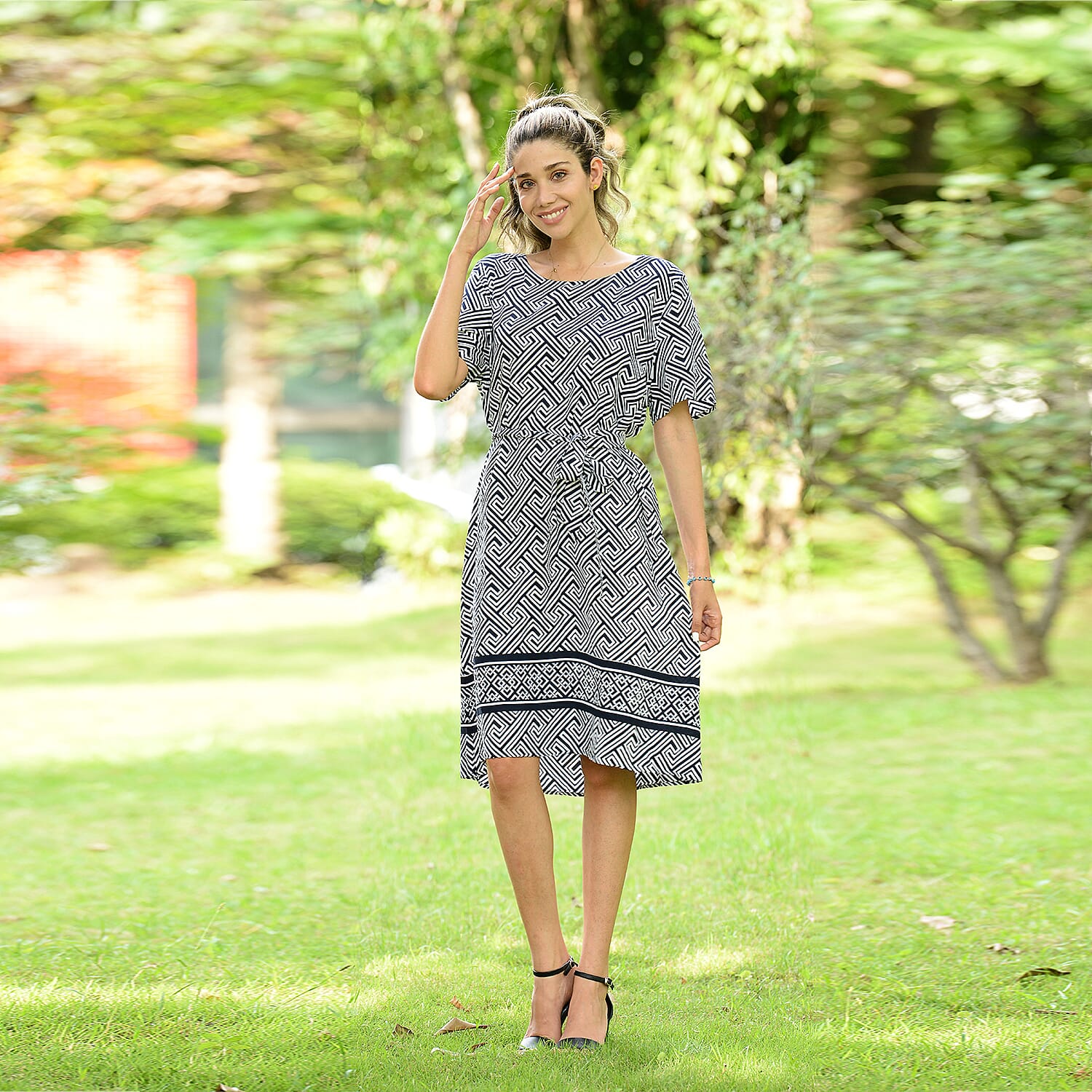 LA MAREY Viscose Fret Pattern Short Sleeve Dress (Size S - 8-10) - Navy and White