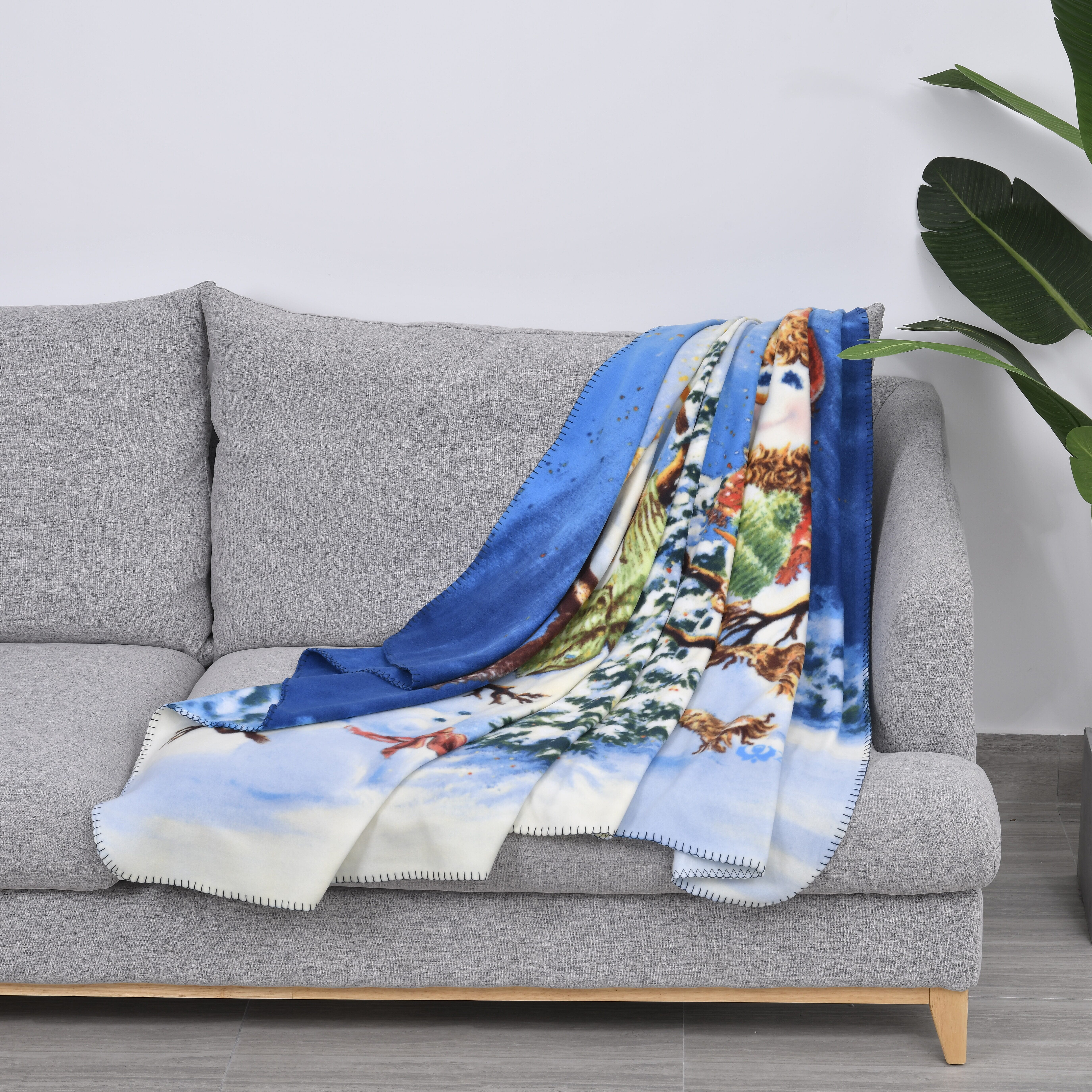 Super Soft Christmas Tree Print Pattern Fleece Throw - 200 Gsm -  Size 170x130cm.