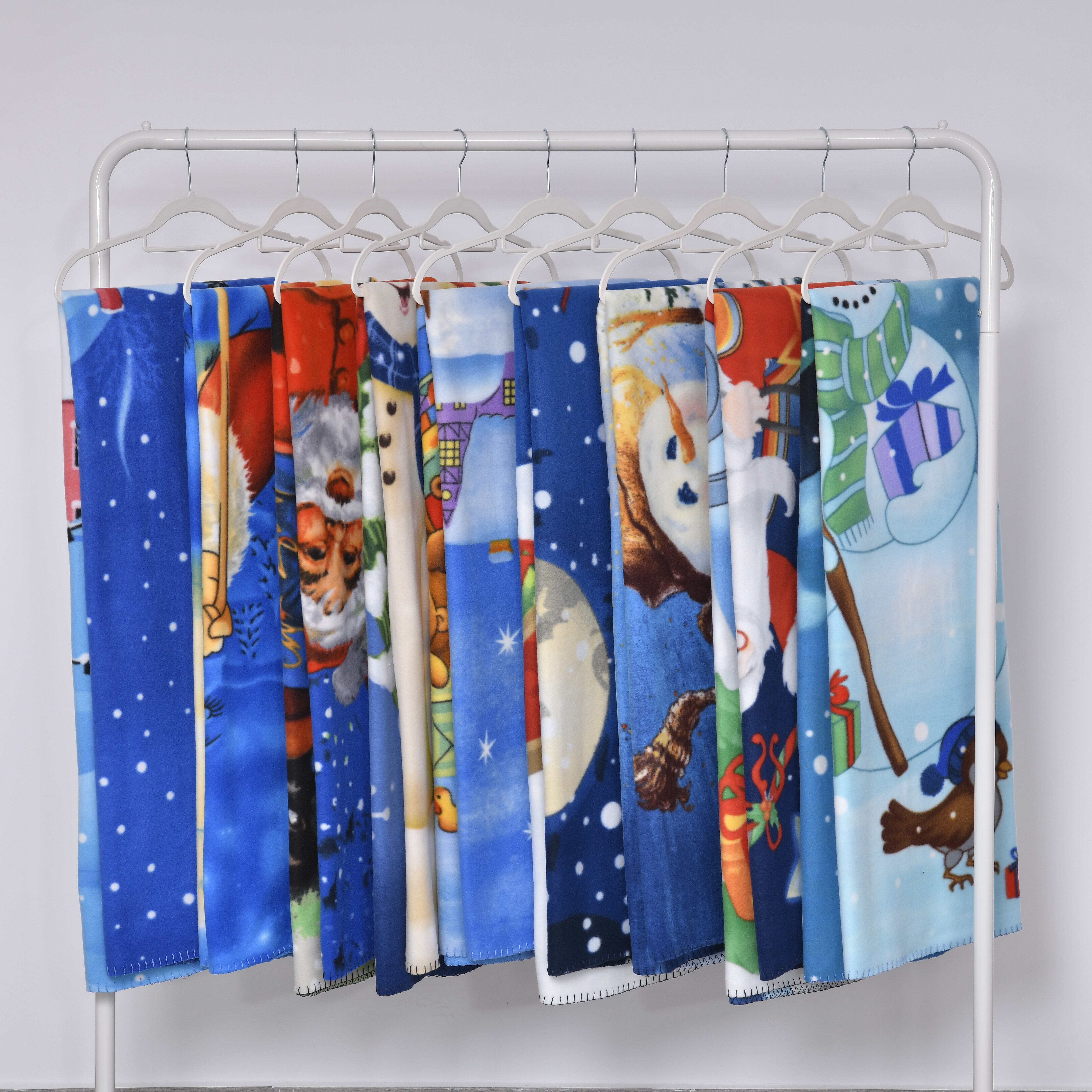 Super Soft Christmas Tree Print Pattern Fleece Throw - 200 Gsm -  Size 170x130cm.