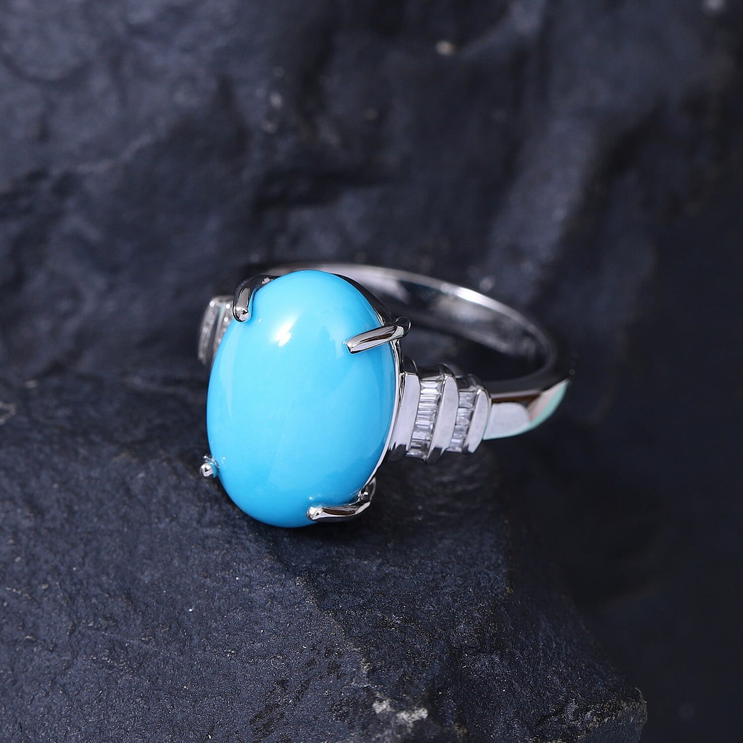 RHAPSODY 950 Platinum AAAA Arizona Sleeping Beauty Turquoise and Diamond (VS- E-F) Ring 5.20 Ct, Platinum Wt. 7.33 Gms