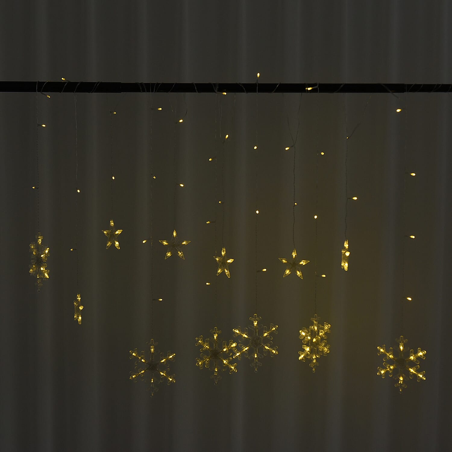 Snowflake Inspired LED Curtain String Light with USB Cable (Size 350x85Cm)