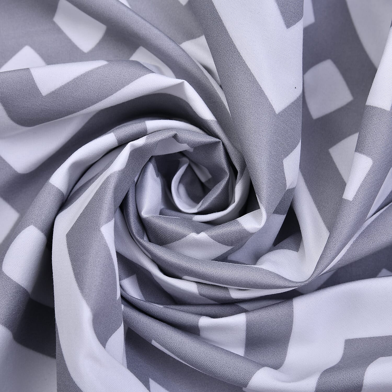 Luxuriously soft 3 piece set of printed comforter Includes a comforter and 2 pillow sham Adorned with eye-catching geometric pattern