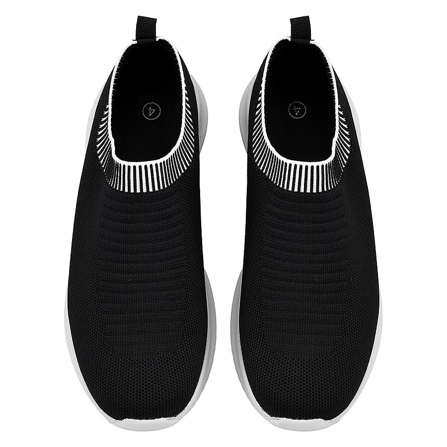 Close Out Comfy Knitted Trainers (Size 3) - Black