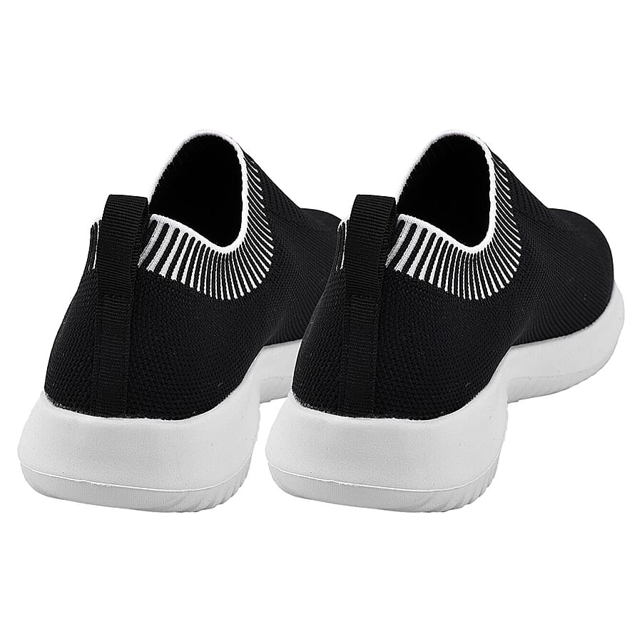 Close Out Comfy Knitted Trainers (Size 3) - Black