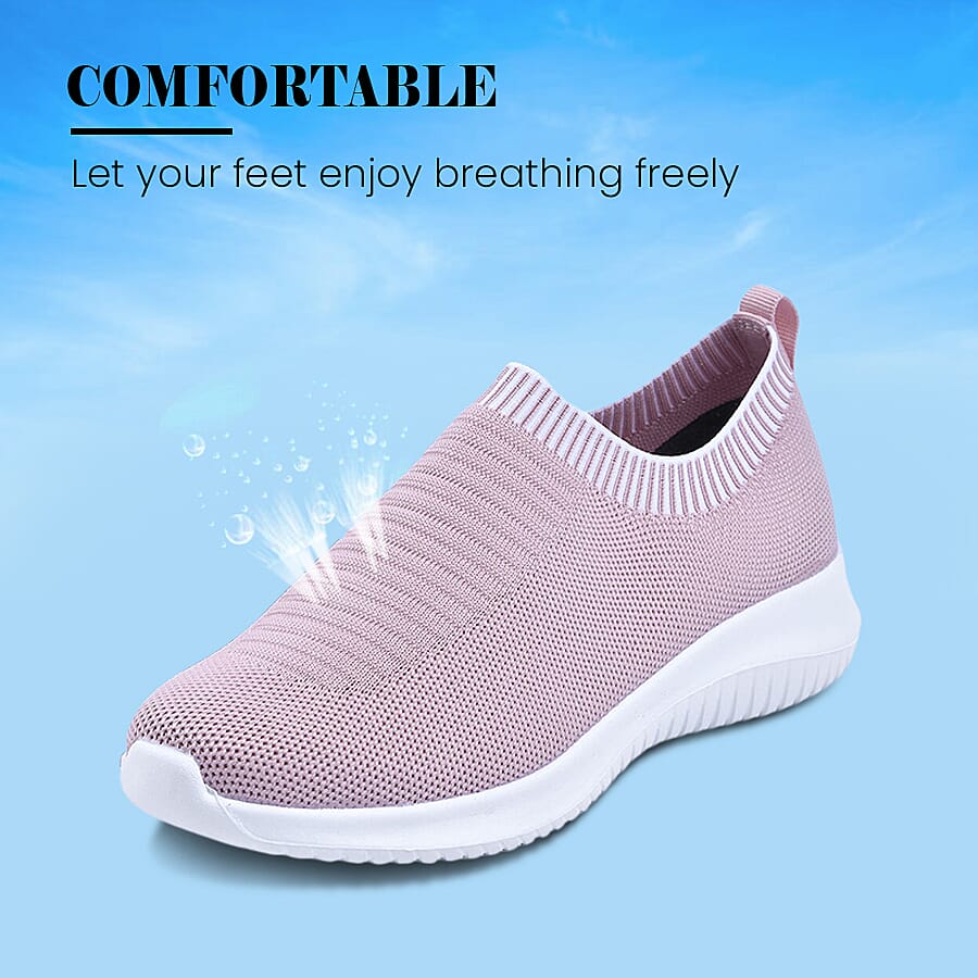 Close Out Comfy Knitted Trainers (Size 3) - Black