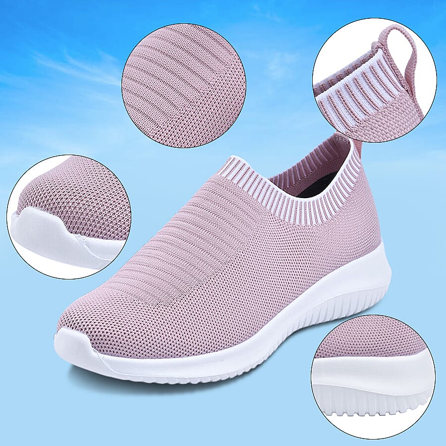 Close Out Comfy Knitted Trainers (Size 3) - Black