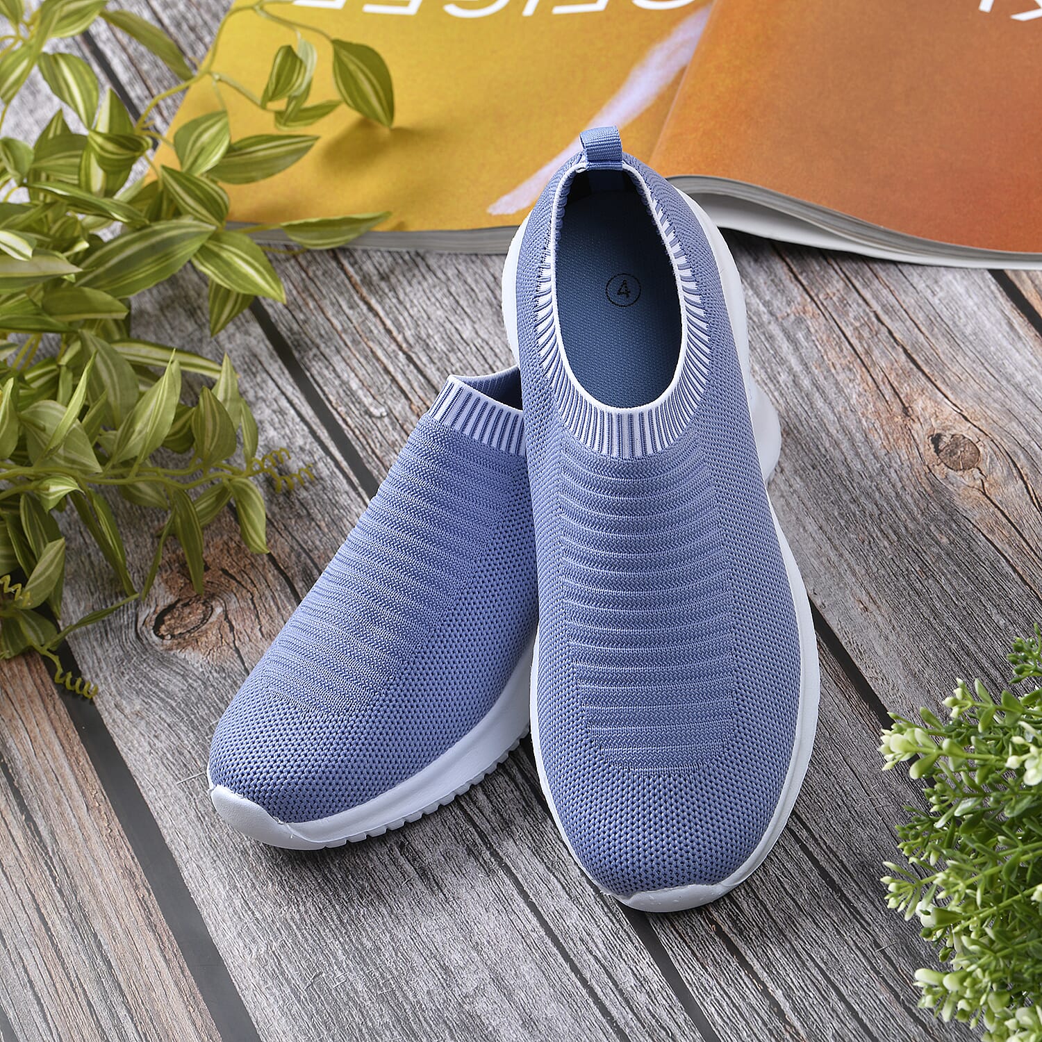 Close Out Comfy Knitted Trainers (Size 3) - Black