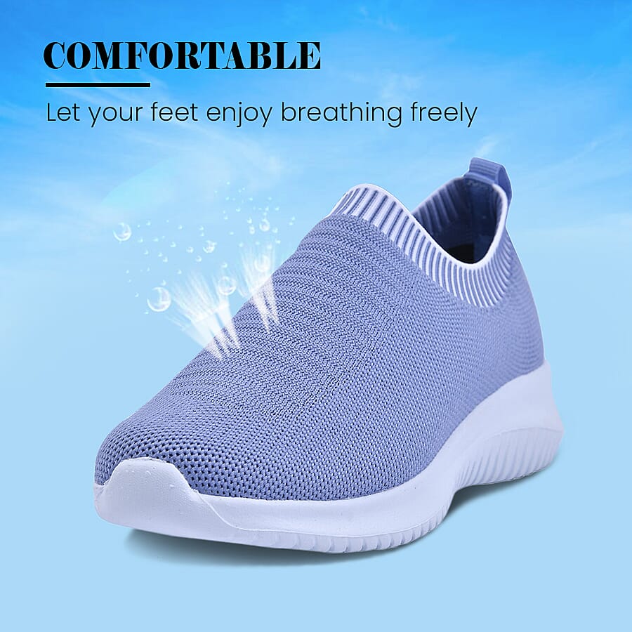 Close Out Comfy Knitted Trainers (Size 3) - Black