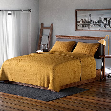 3 Piece- Super Luxurious Velvet Style Quilt and Pillowcases (Size 235 Cm) - Gold