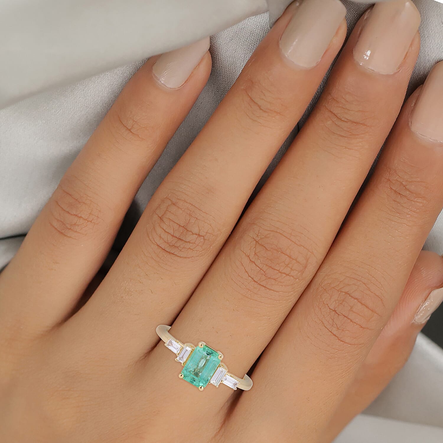 ILIANA 18K Yellow Gold AAA Boyaca Colombian Emerald and Diamond (SI-G-H) Ring 1.15 Ct.