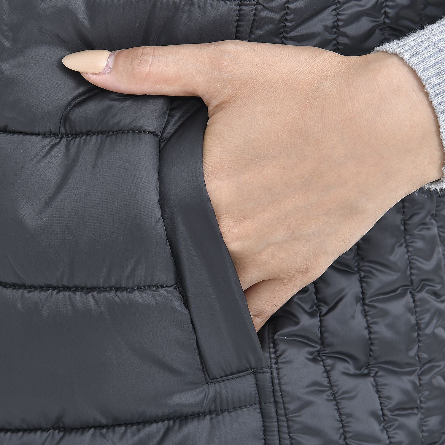 Tamsy Polyester Solid Gilet - Black Tamsy Polyester Solid Gilet - Black