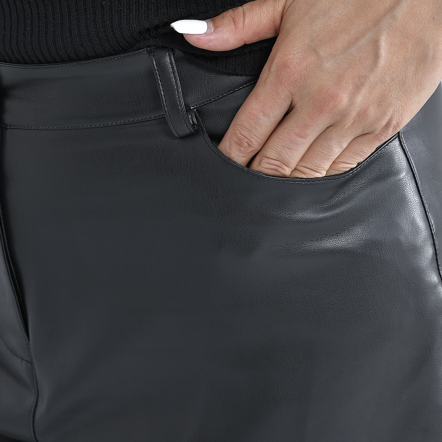 TAMSY Trouser with 2 Functional Front Pockets and 2 Back Pockets - Black