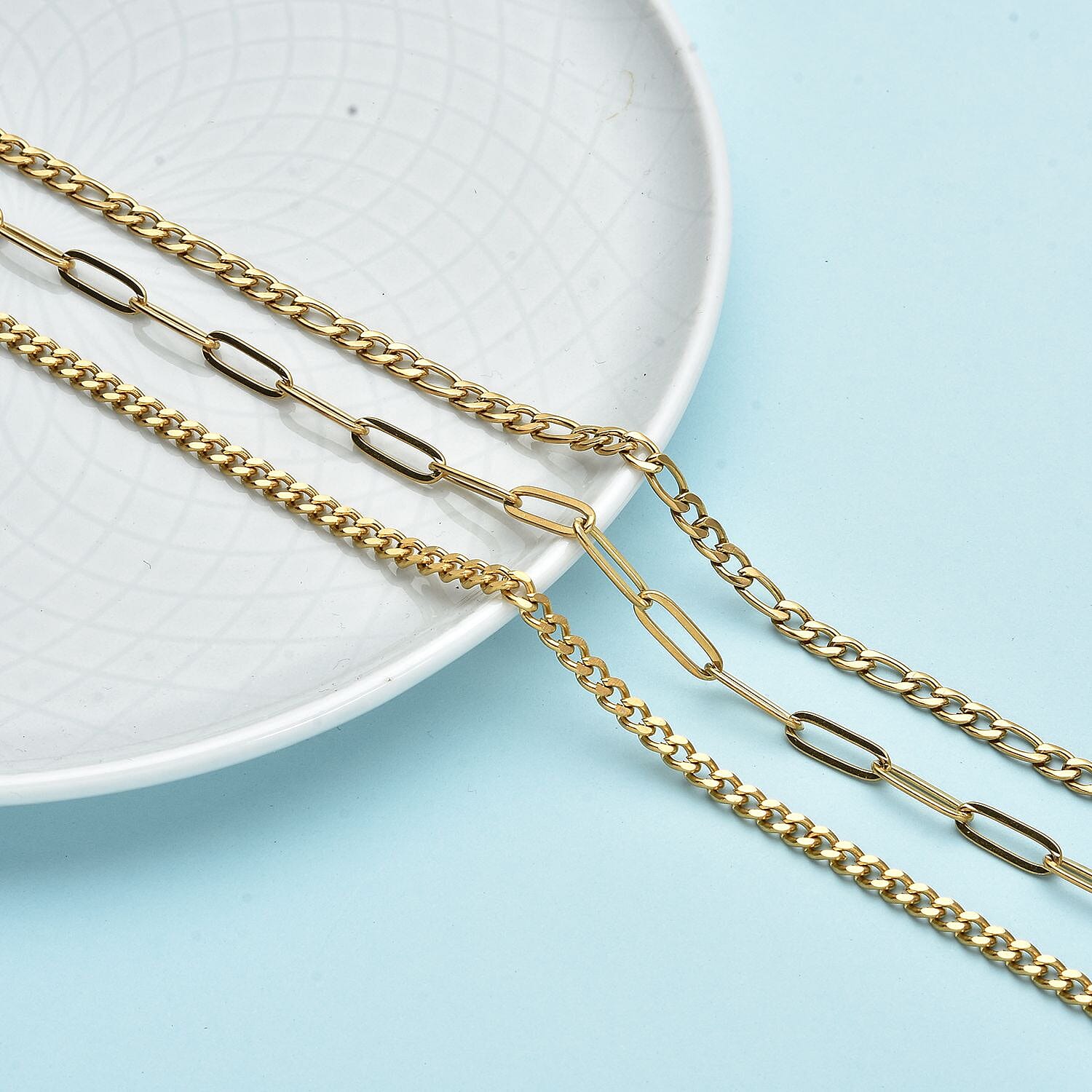 New York Close Out Deal - Set of 3 Necklace (Figaro, Curb & Paperclip) (Size 24) and Magnetic Lock in Yellow Gold Tone