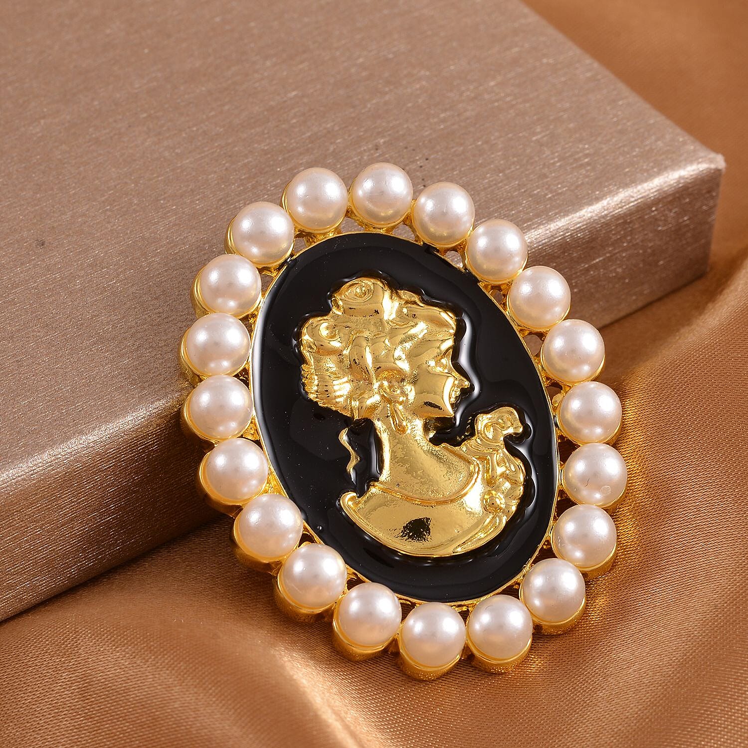 Simulated Pearl Cameo Pendant with Chain