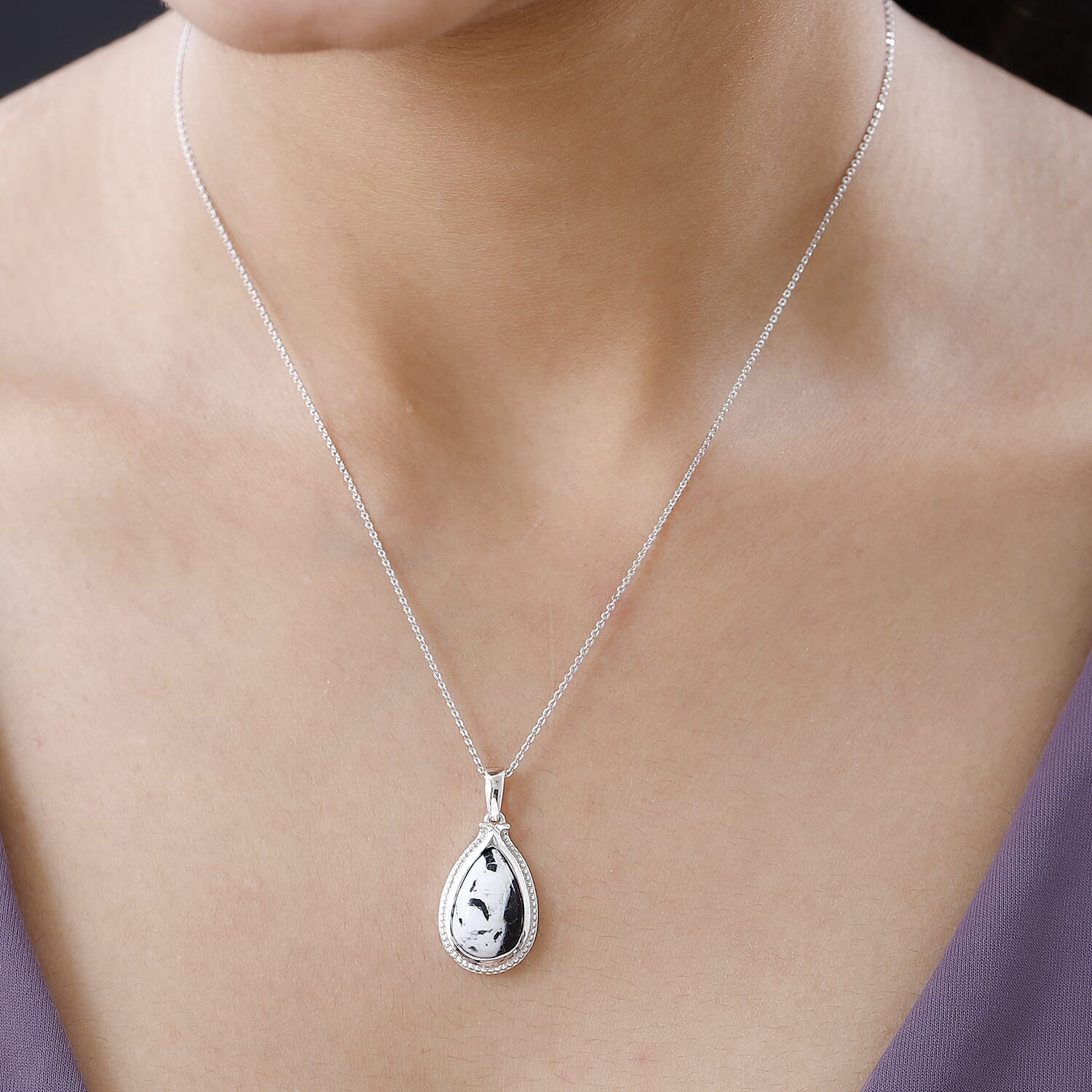 White Buffalo Pendant with Chain (Size 20) in Platinum Overlay Sterling Silver 6.74 Ct, Silver  Wt. 5.65 Gms