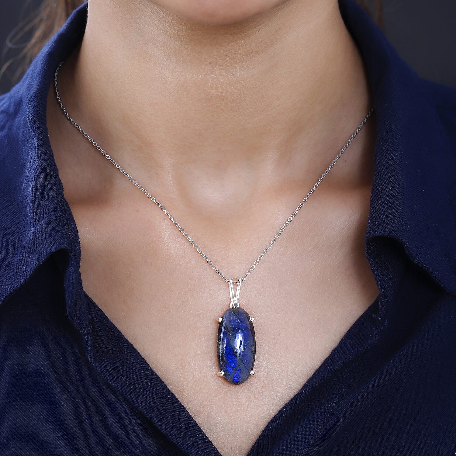 Labradorite Sterling Silver Pendant With Stainless Steel Chain (Size 20) 25.00 Ct Labradorite Sterling Silver Pendant With Stainless Steel Chain (Size 20) 25.00 Ct