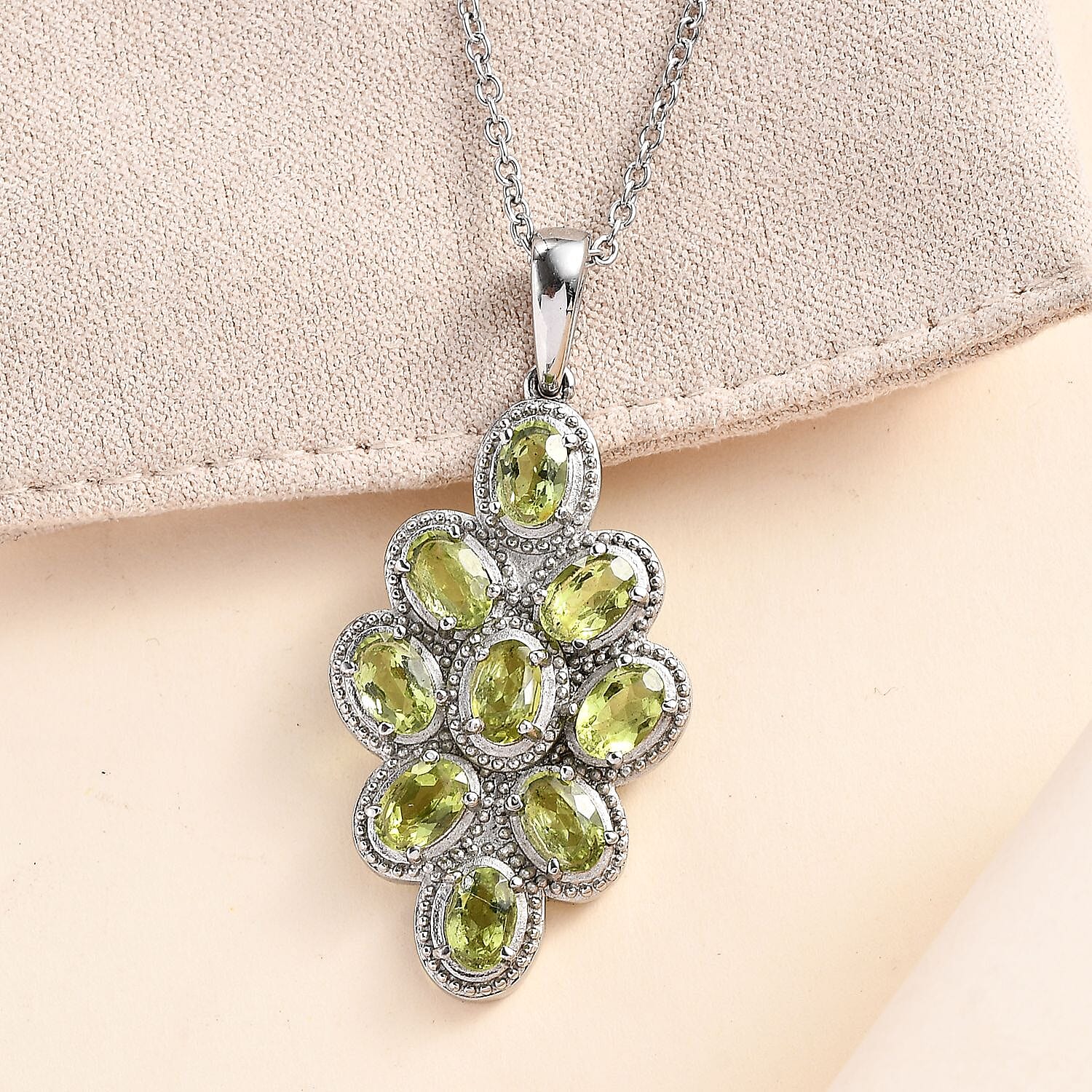 Natural Hebei Peridot Pendant with Chain (Size 20) 4.050  Ct.
