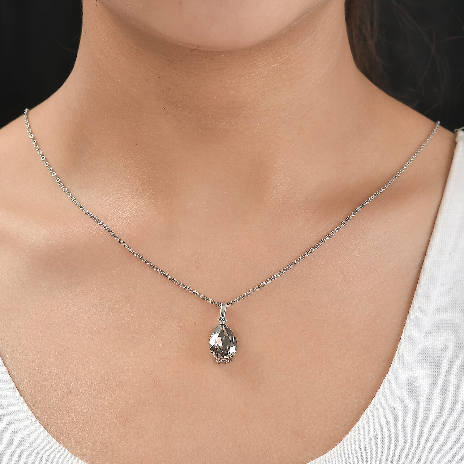 Vintage Rose Finest Austrian Crystal Platinum Overlay Sterling Silver Solitaire Pendant with Chain (Size 20).