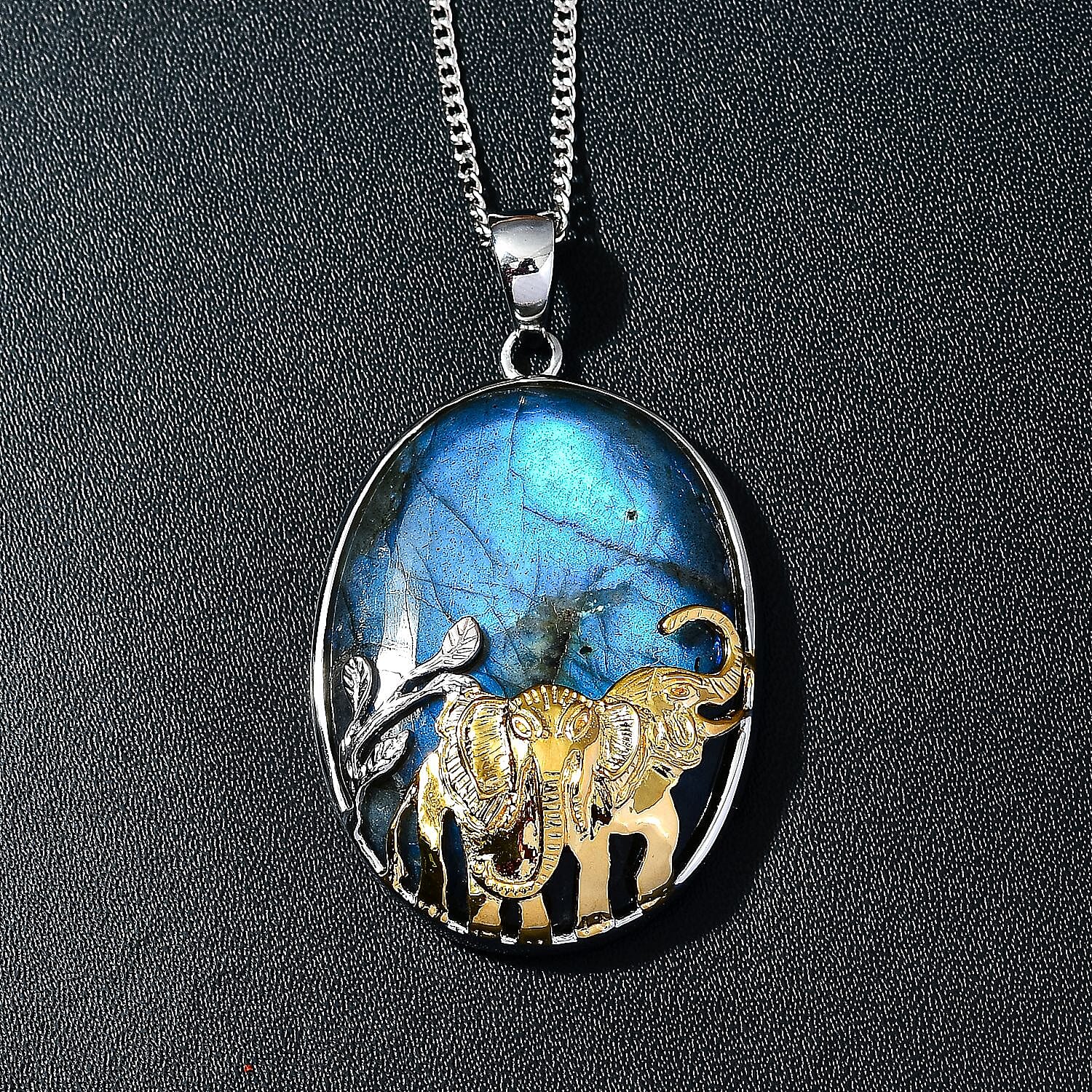 Labradorite Pendant with Curb Chain CD-60 (Size 20) in Platinum Overlay Sterling Silver Wt. 13 Gms 85.000 Ct.