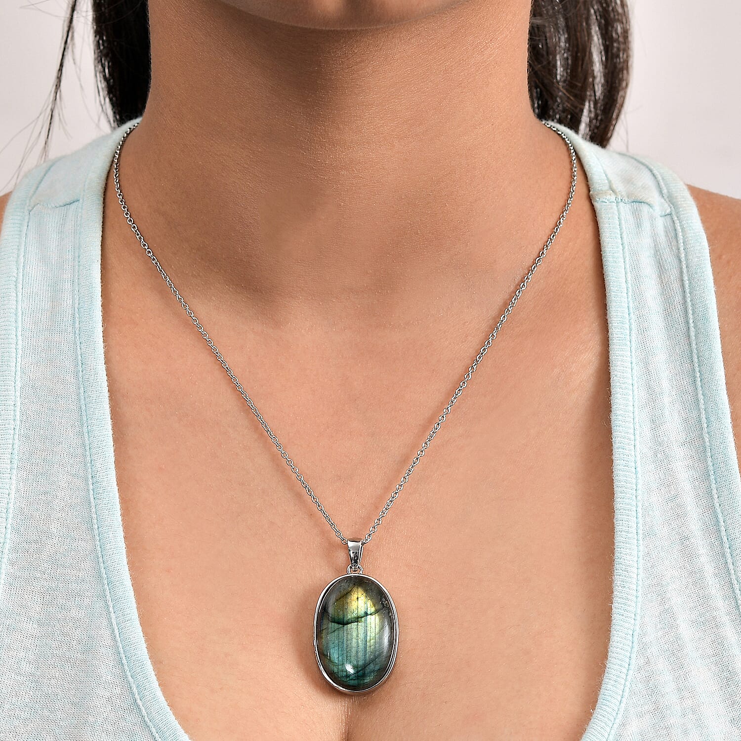 Labradorite Pendant with Chain (Size 20)  30.00 Ct.