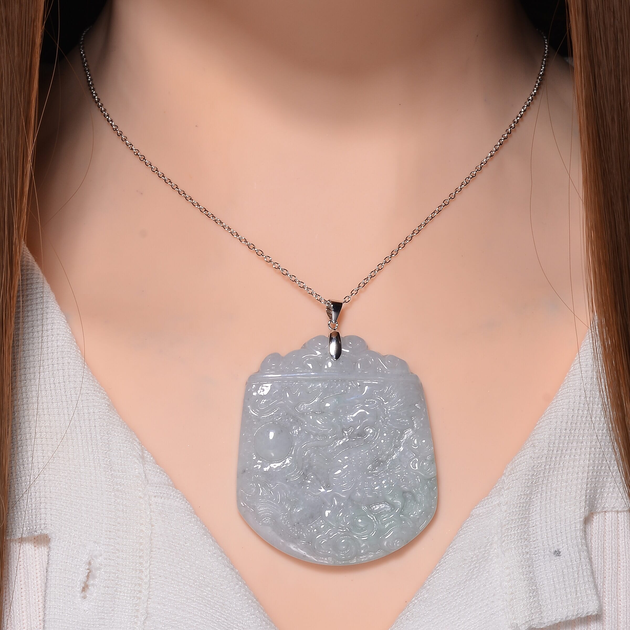 Extremely Rare Find - Dragon Carved Natural Jadeite Jade Pendant with Chain (Size 20) in Rhodium Sterling Silver  150.000  Ct.