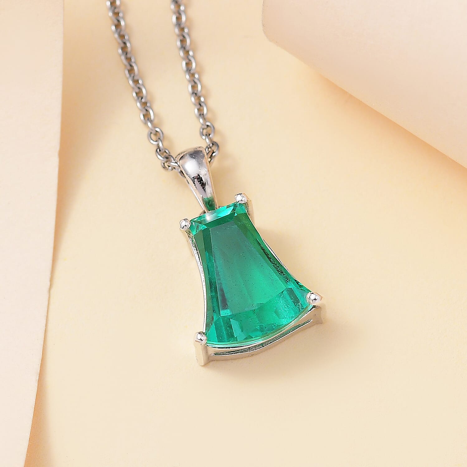 Emeraldine Quartz Pendant in Platinum Overlay Sterling Silver 5.00 Ct.