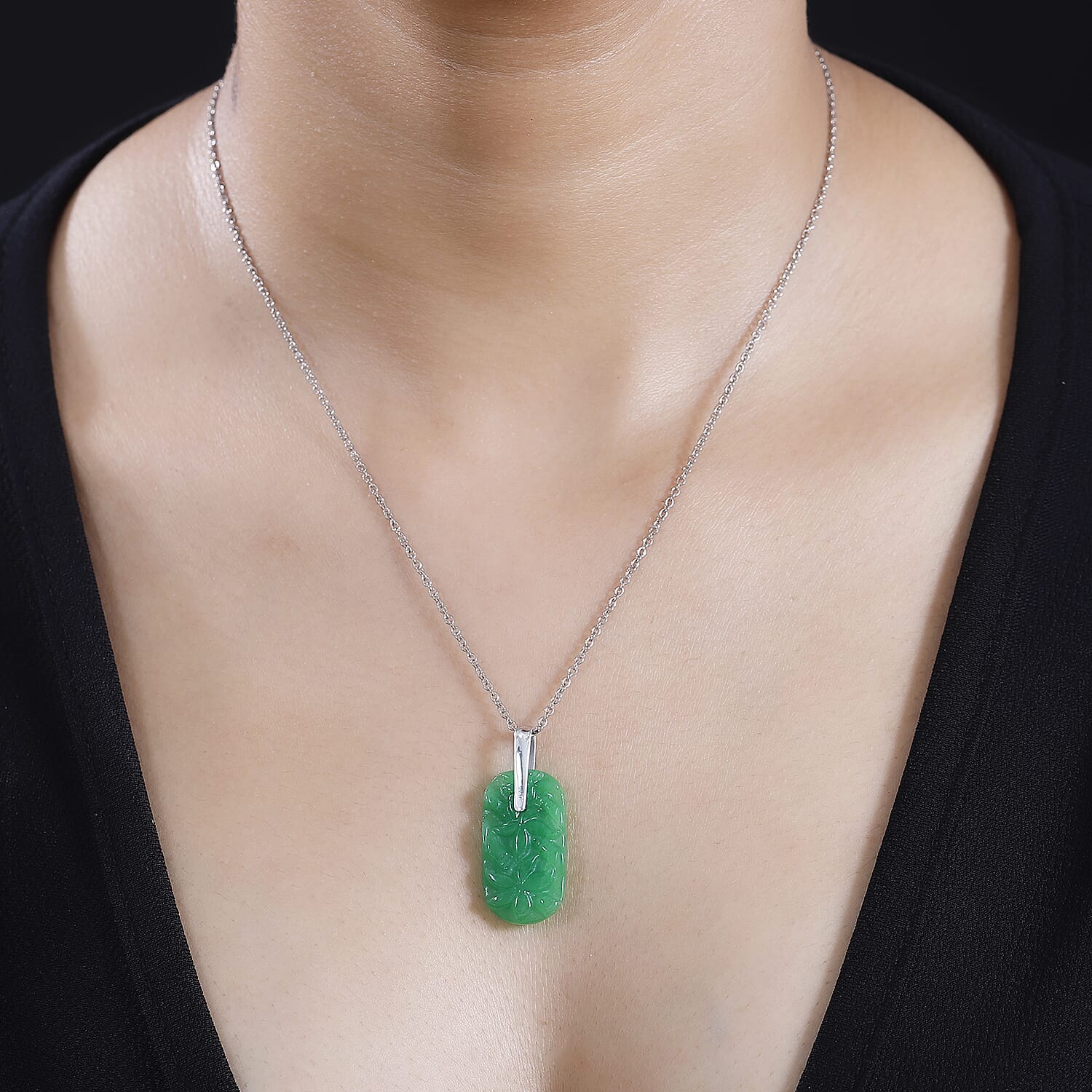 Green Jade Pendant with Chain (Size 20) in Platinum Overlay Sterling Silver  15.000  Ct.