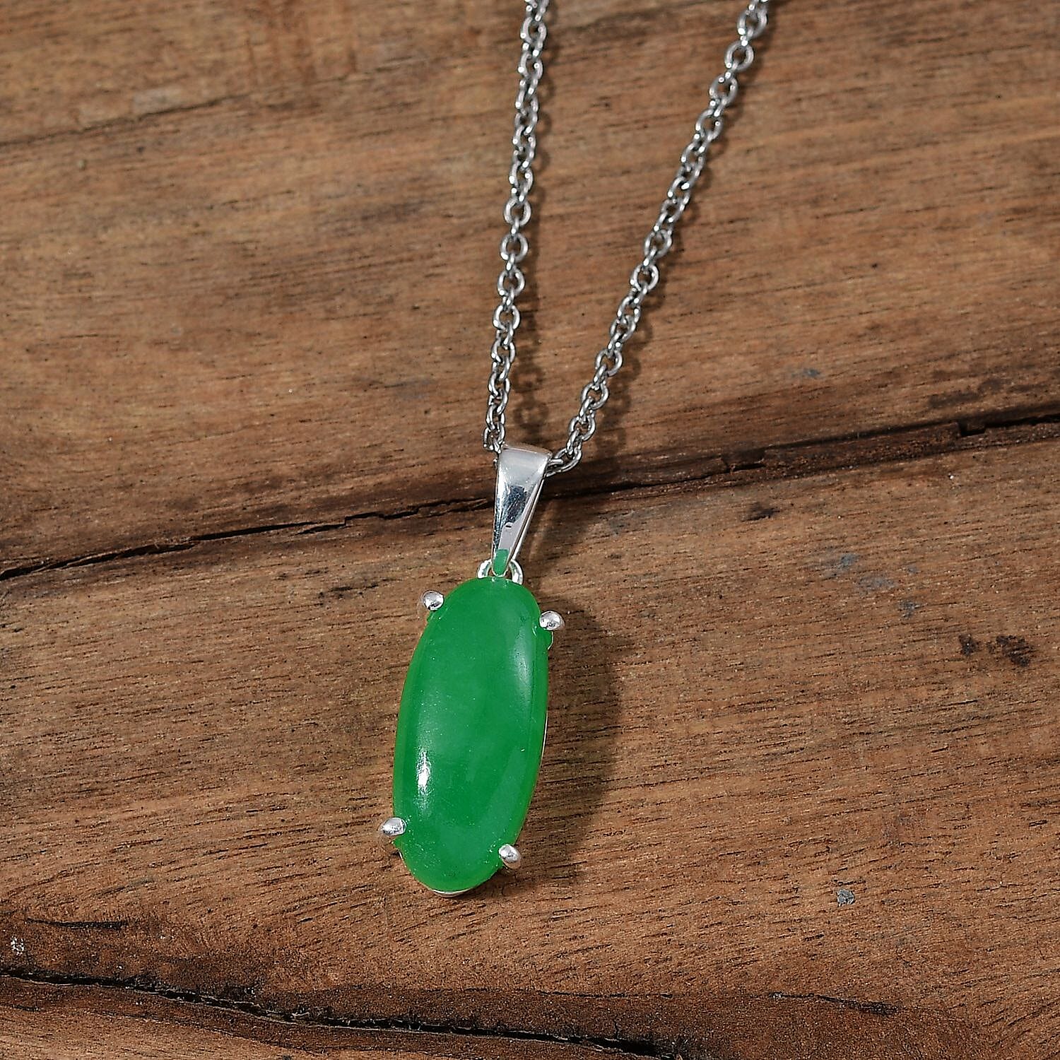 Green Jadeite Sterling Silver Pendant with Chain (Size 20) 6.700  Ct.