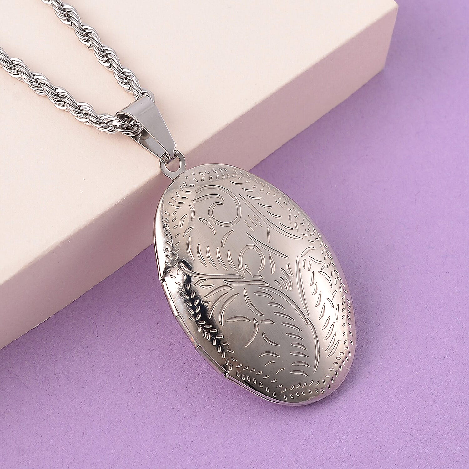 Engraved Locket Pendant with Rope Chain (Size - 22-2)