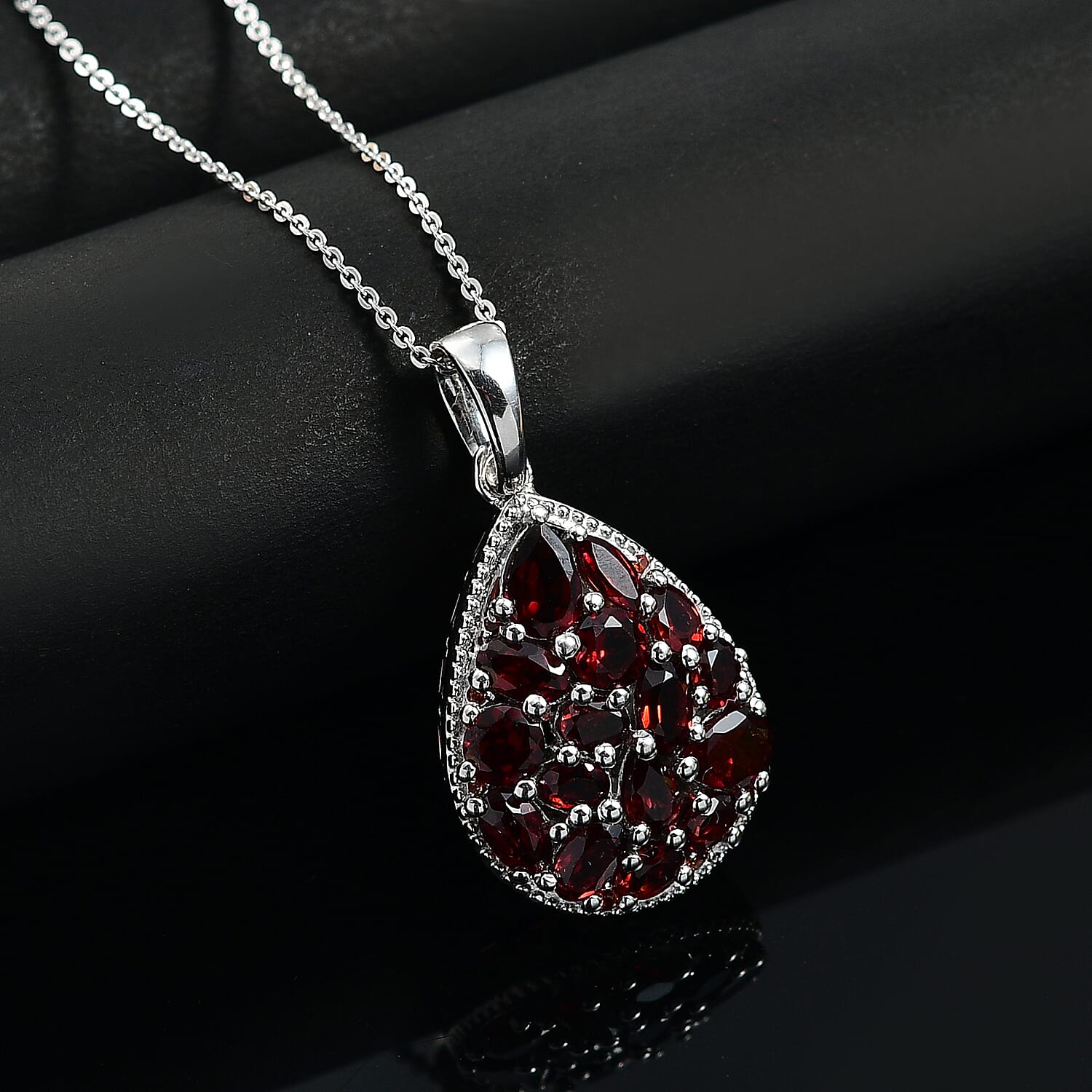 Red Garnet Pendant with Chain (Size 20) in Rhodium Overlay Sterling Silver 4.90 Ct, Silver Wt. 5.90 Gms.